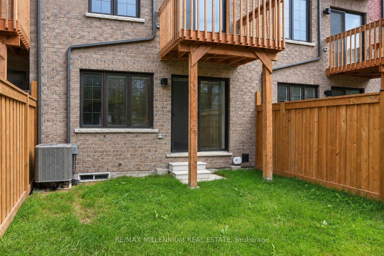 Photo 8 of 24 Calloway Way, Whitby, Downtown Whitby — HOMEH
