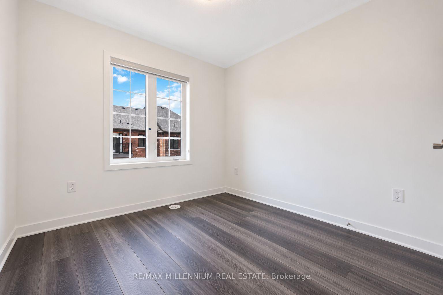 Photo 10 of 24 Calloway Way, Whitby, Downtown Whitby — HOMEH