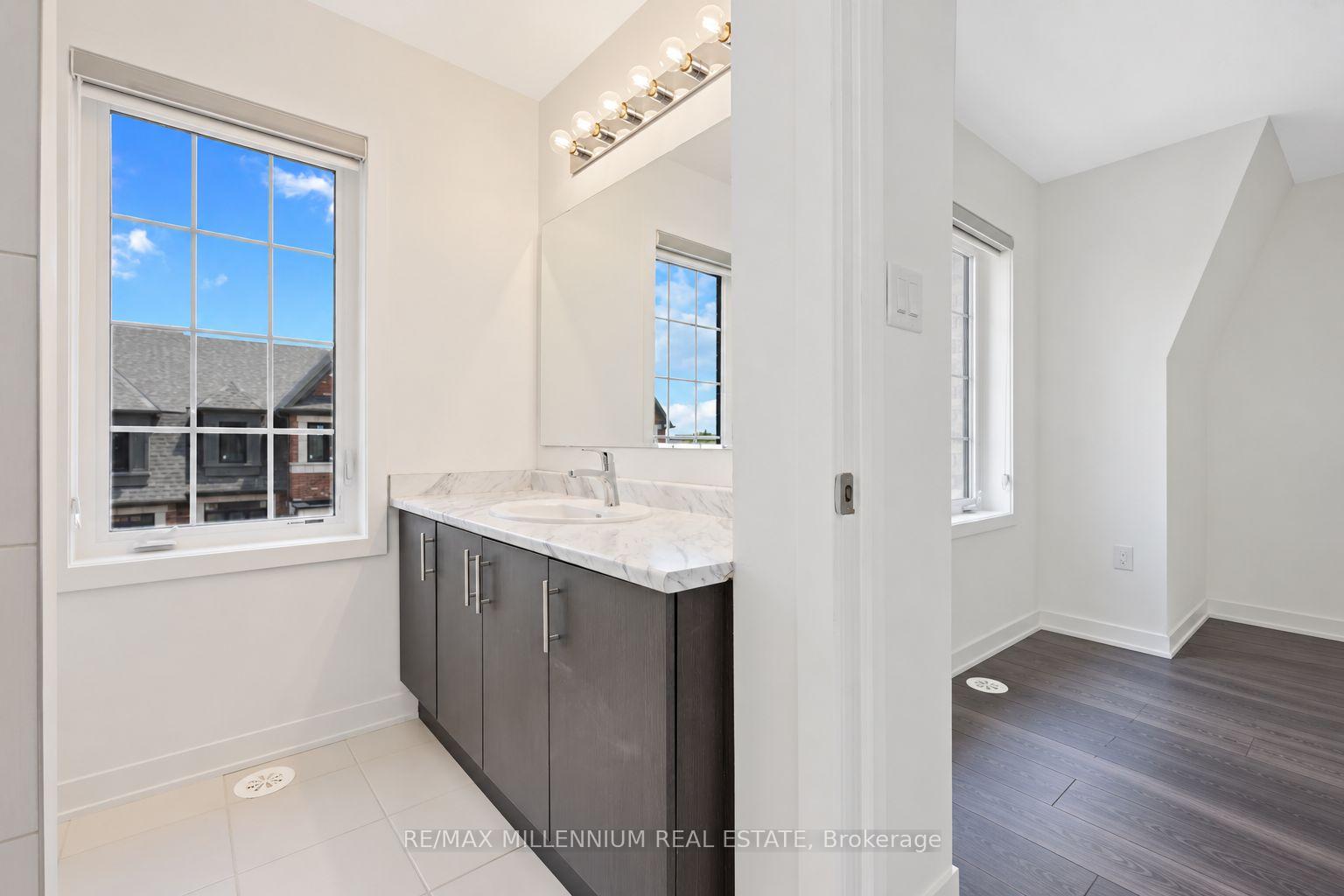 Photo 14 of 24 Calloway Way, Whitby, Downtown Whitby — HOMEH