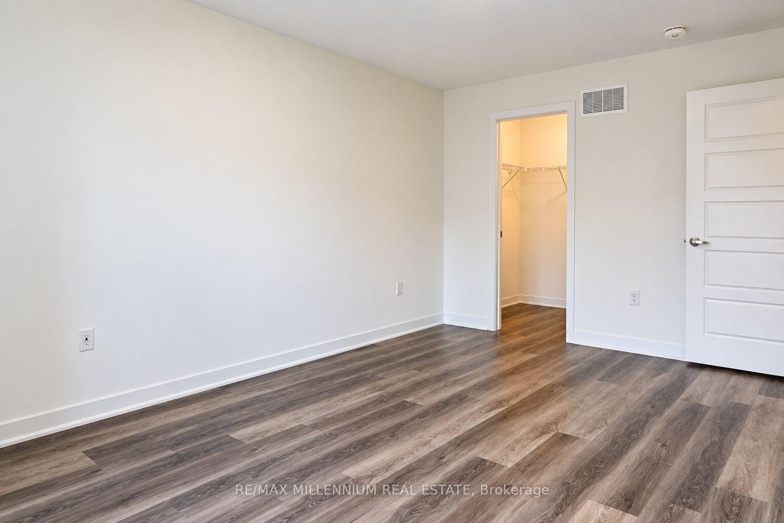 Photo 15 of 24 Calloway Way, Whitby, Downtown Whitby — HOMEH
