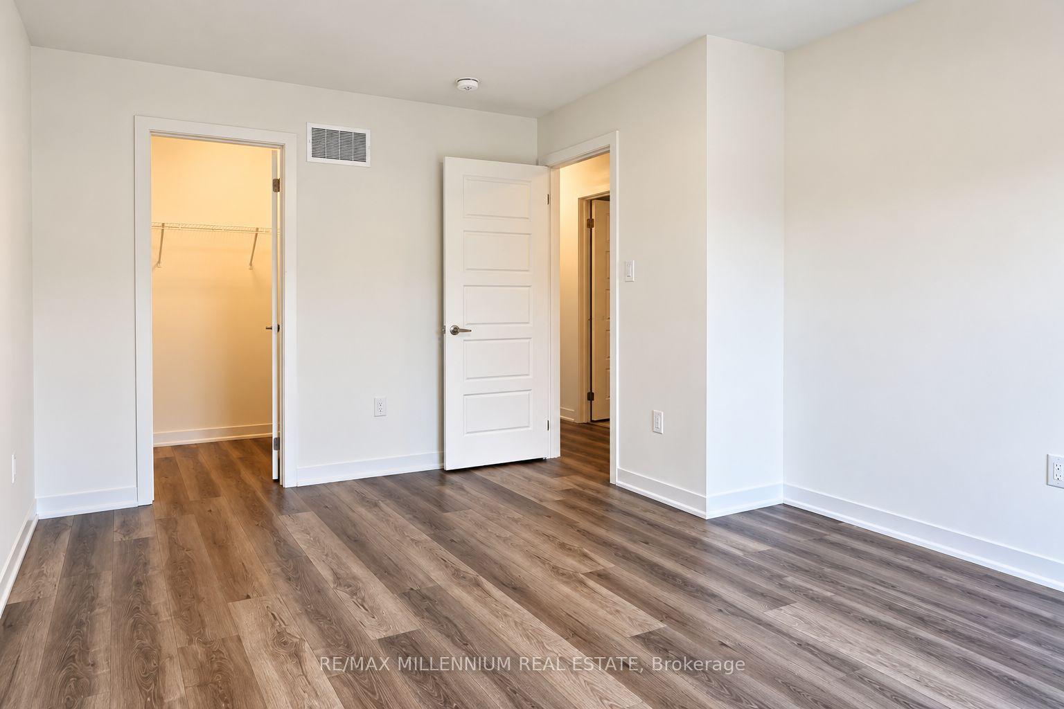 Photo 16 of 24 Calloway Way, Whitby, Downtown Whitby — HOMEH