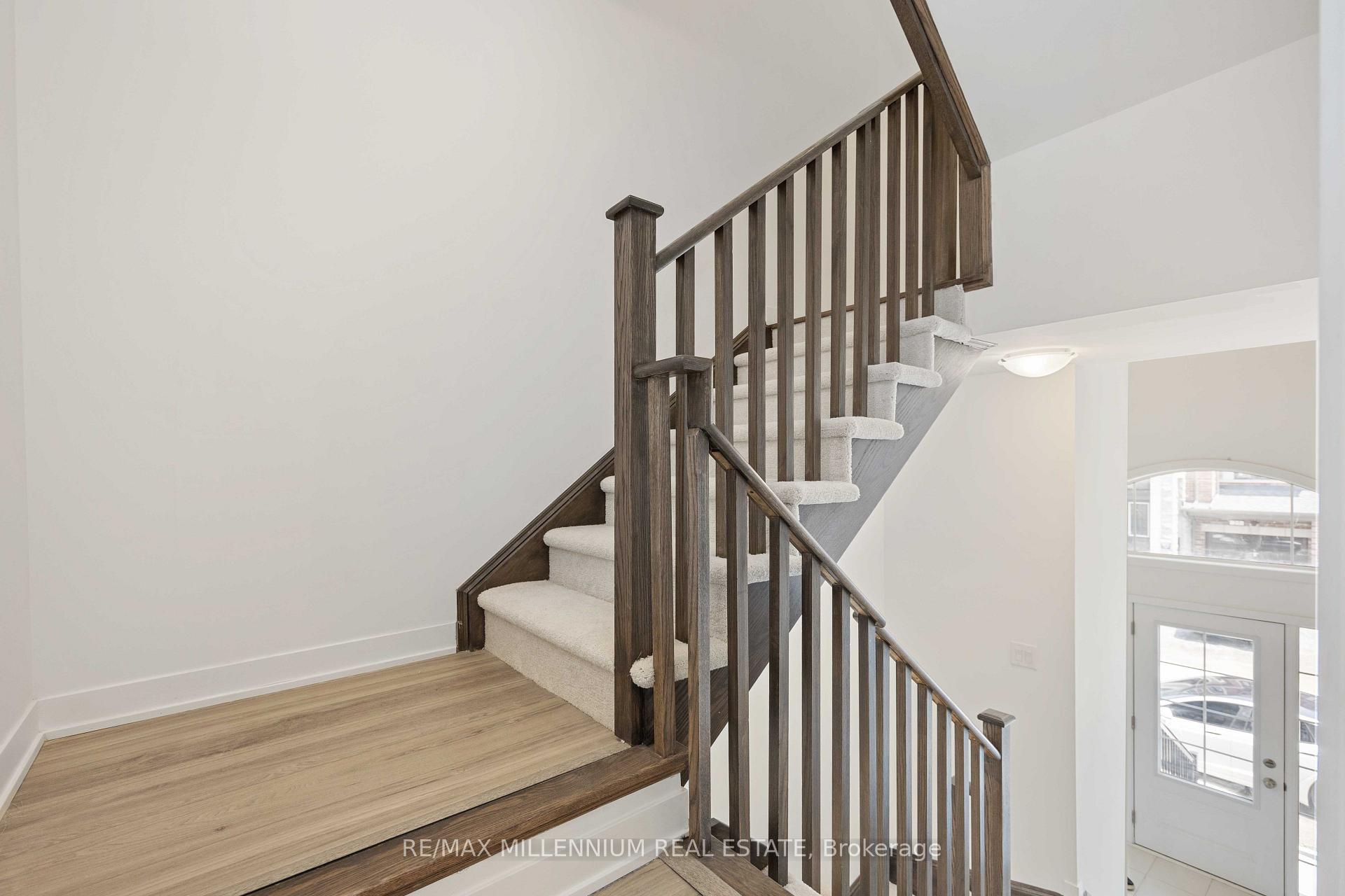 Photo 18 of 24 Calloway Way, Whitby, Downtown Whitby — HOMEH