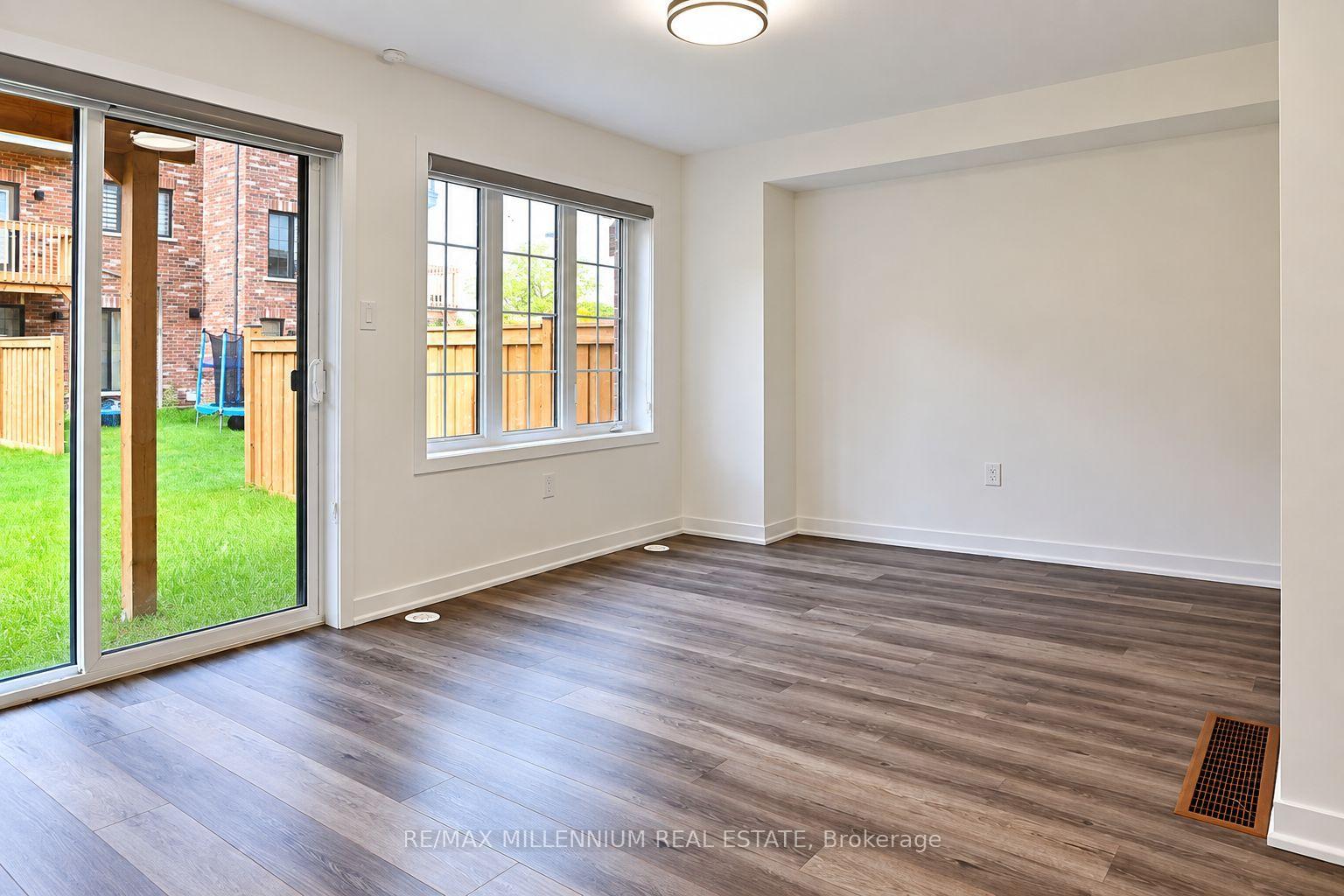 Photo 27 of 24 Calloway Way, Whitby, Downtown Whitby — HOMEH