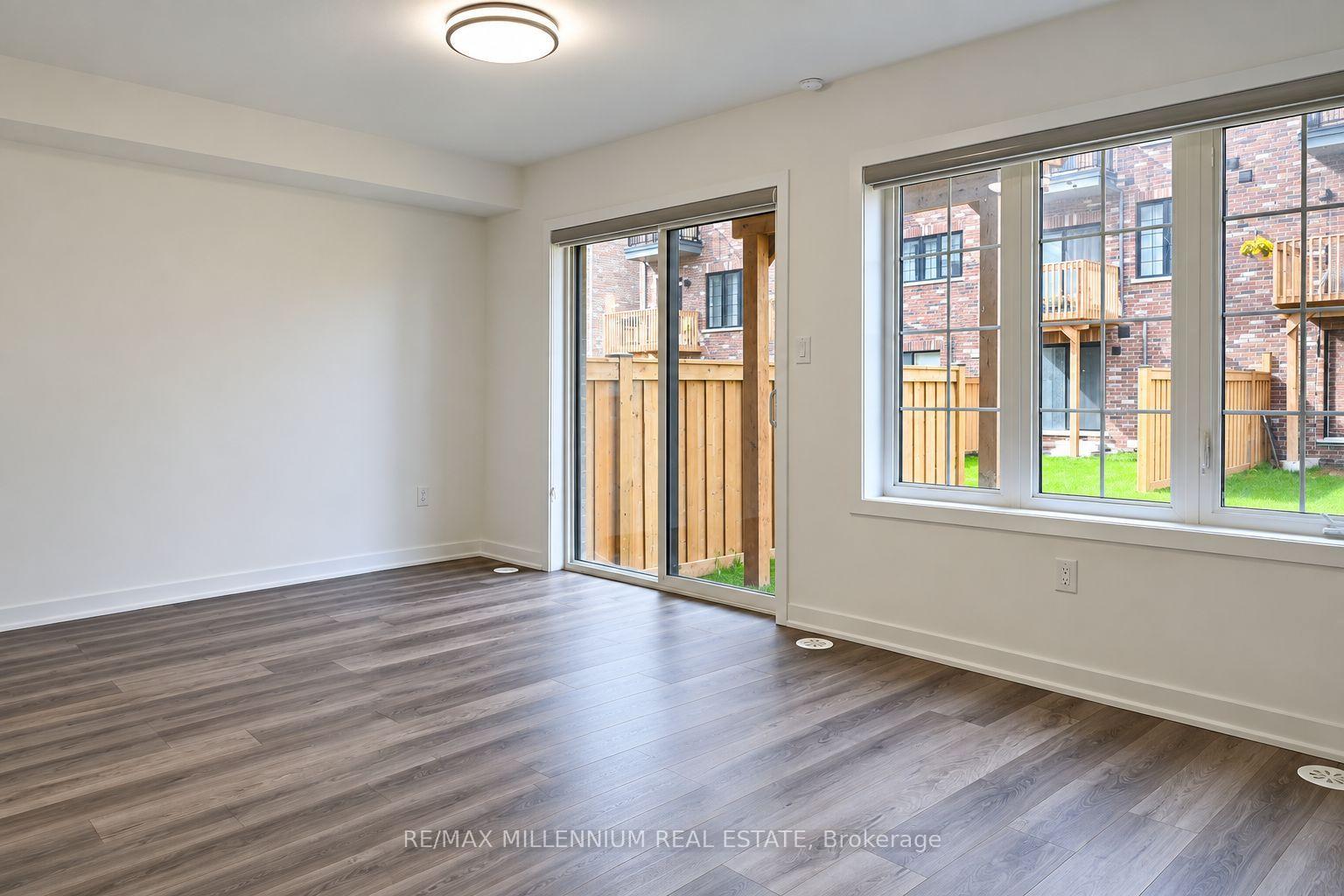 Photo 29 of 24 Calloway Way, Whitby, Downtown Whitby — HOMEH