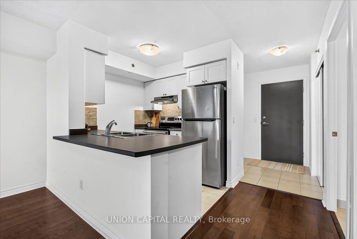 Photo 7 of Unit 602, 35 Saranac Boulevard, Toronto, Englemount-Lawrence — HOMEH