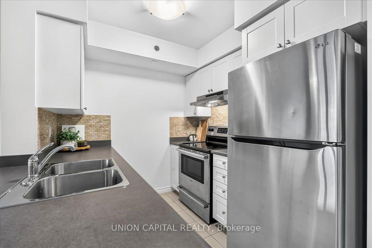 Photo 8 of Unit 602, 35 Saranac Boulevard, Toronto, Englemount-Lawrence — HOMEH