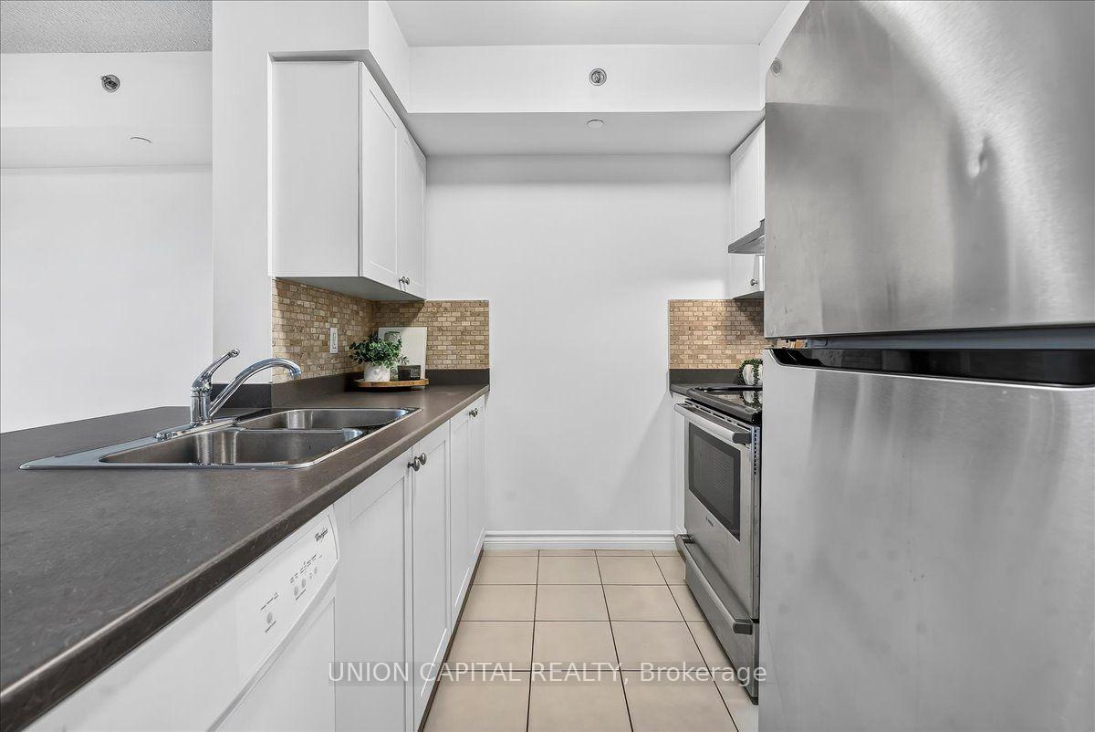 Photo 9 of Unit 602, 35 Saranac Boulevard, Toronto, Englemount-Lawrence — HOMEH