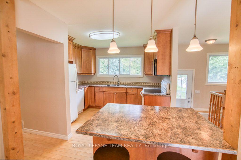 Photo 9 of 14 Maitland Street, Ottawa, Richmond — HOMEH