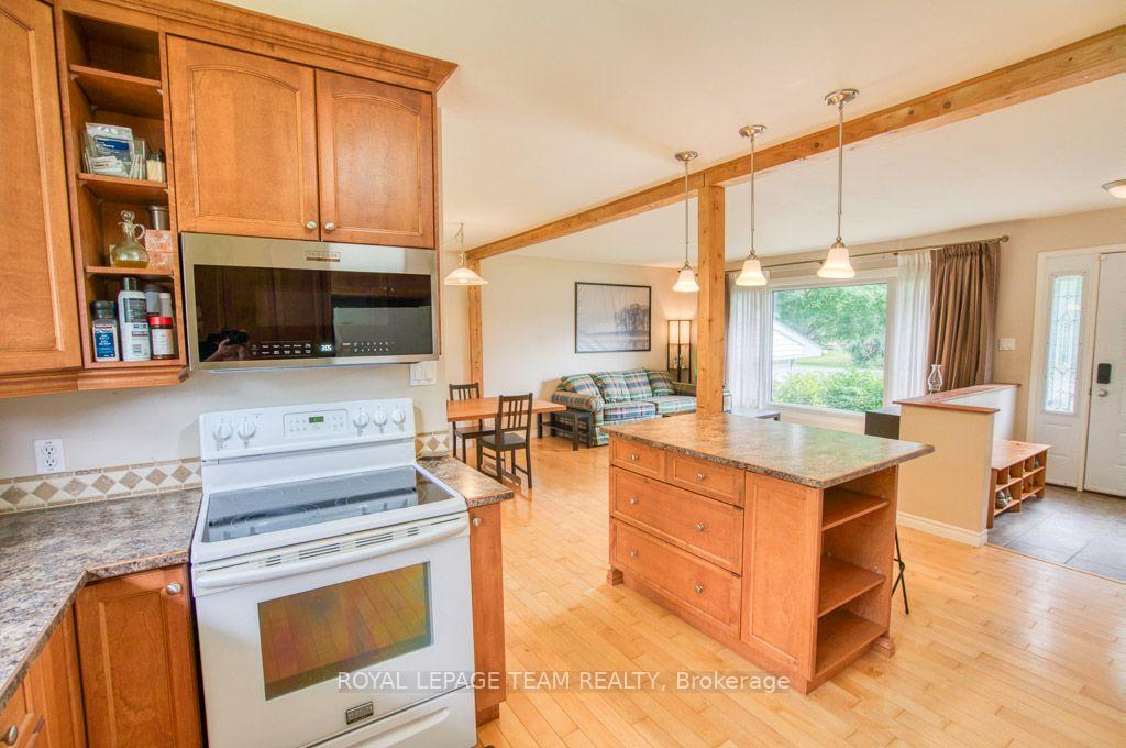 Photo 12 of 14 Maitland Street, Ottawa, Richmond — HOMEH