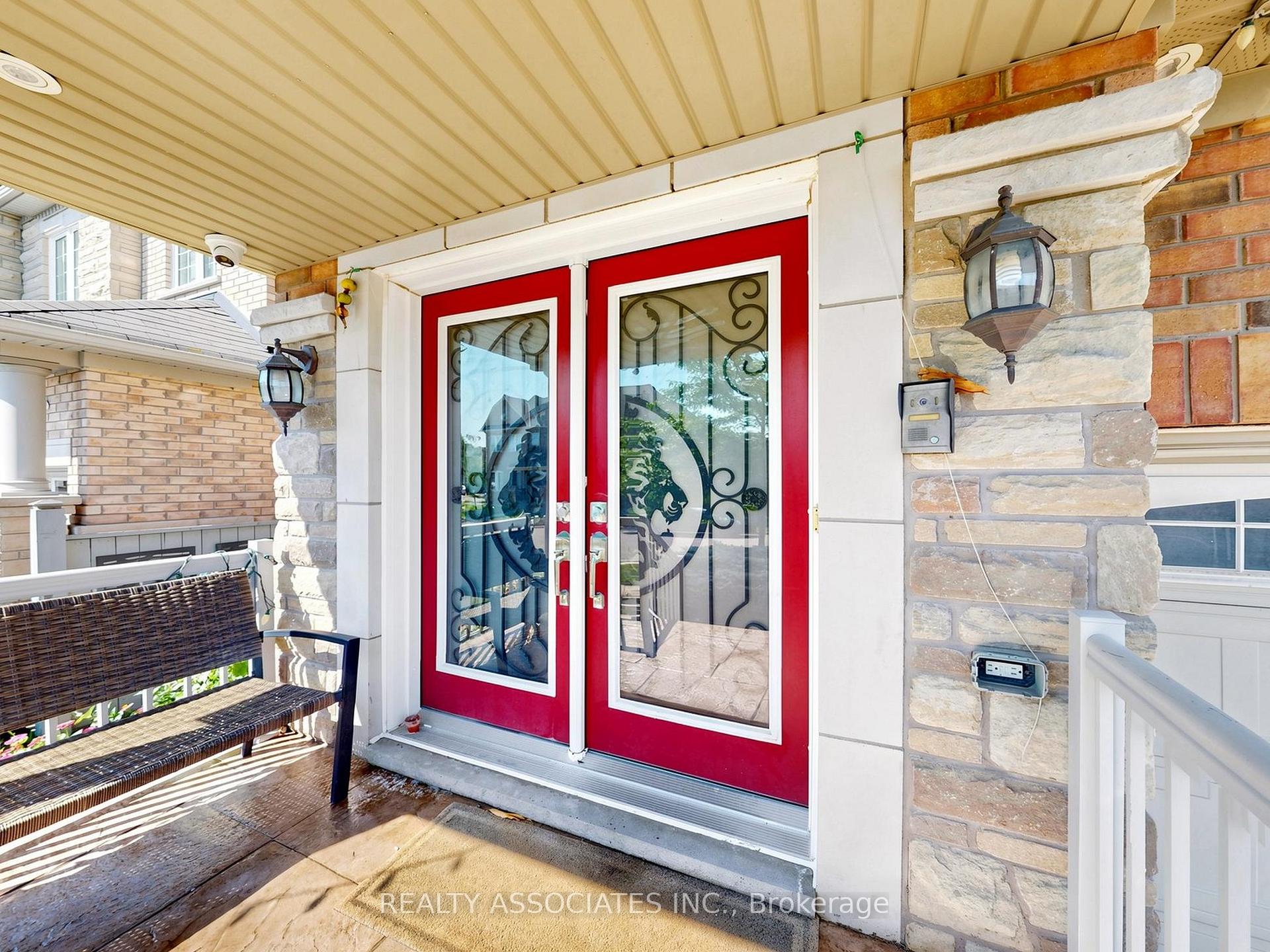 Photo 3 of 35 Godliman Road, Brampton, Credit Valley — HOMEH