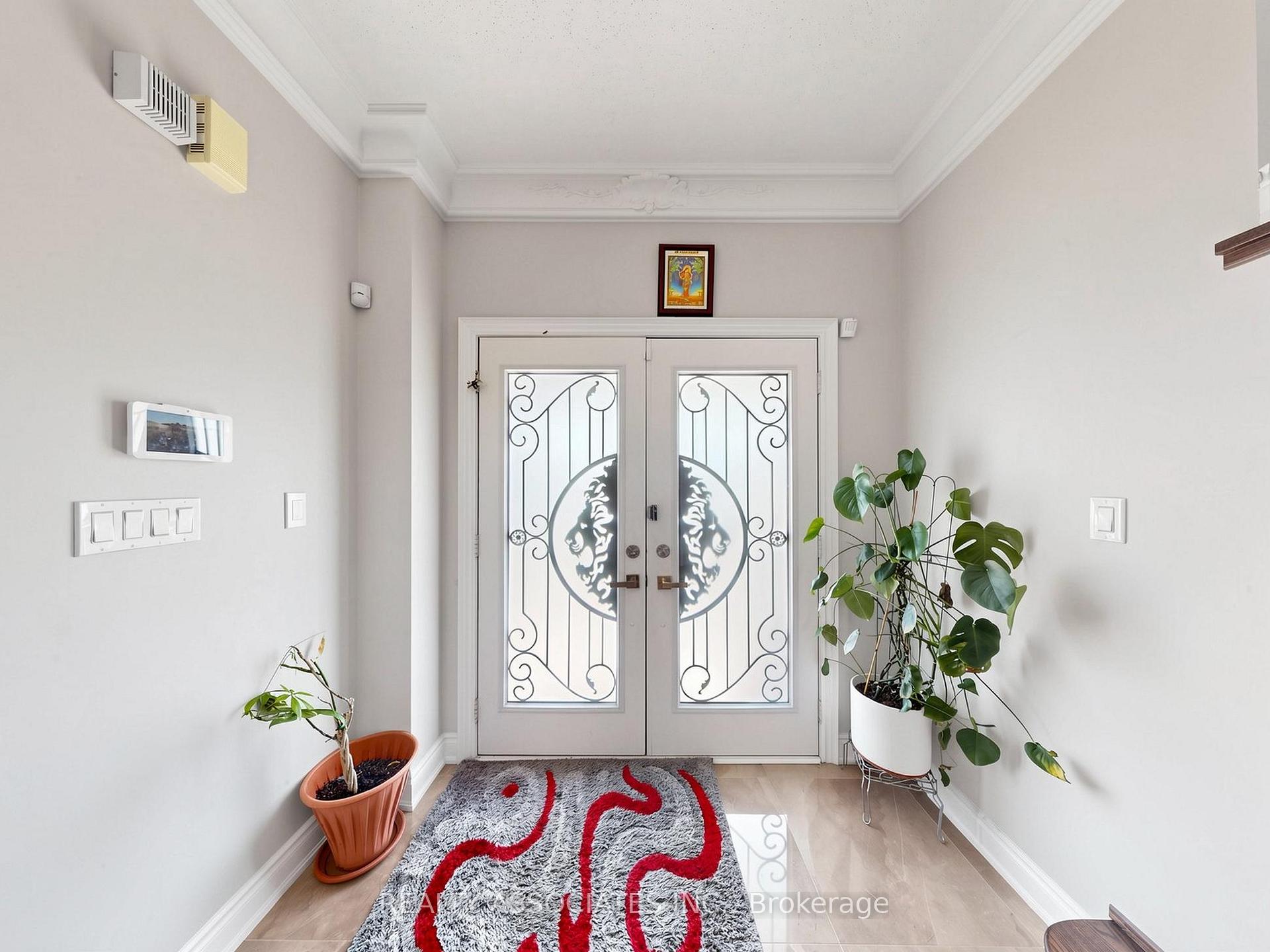 Photo 4 of 35 Godliman Road, Brampton, Credit Valley — HOMEH
