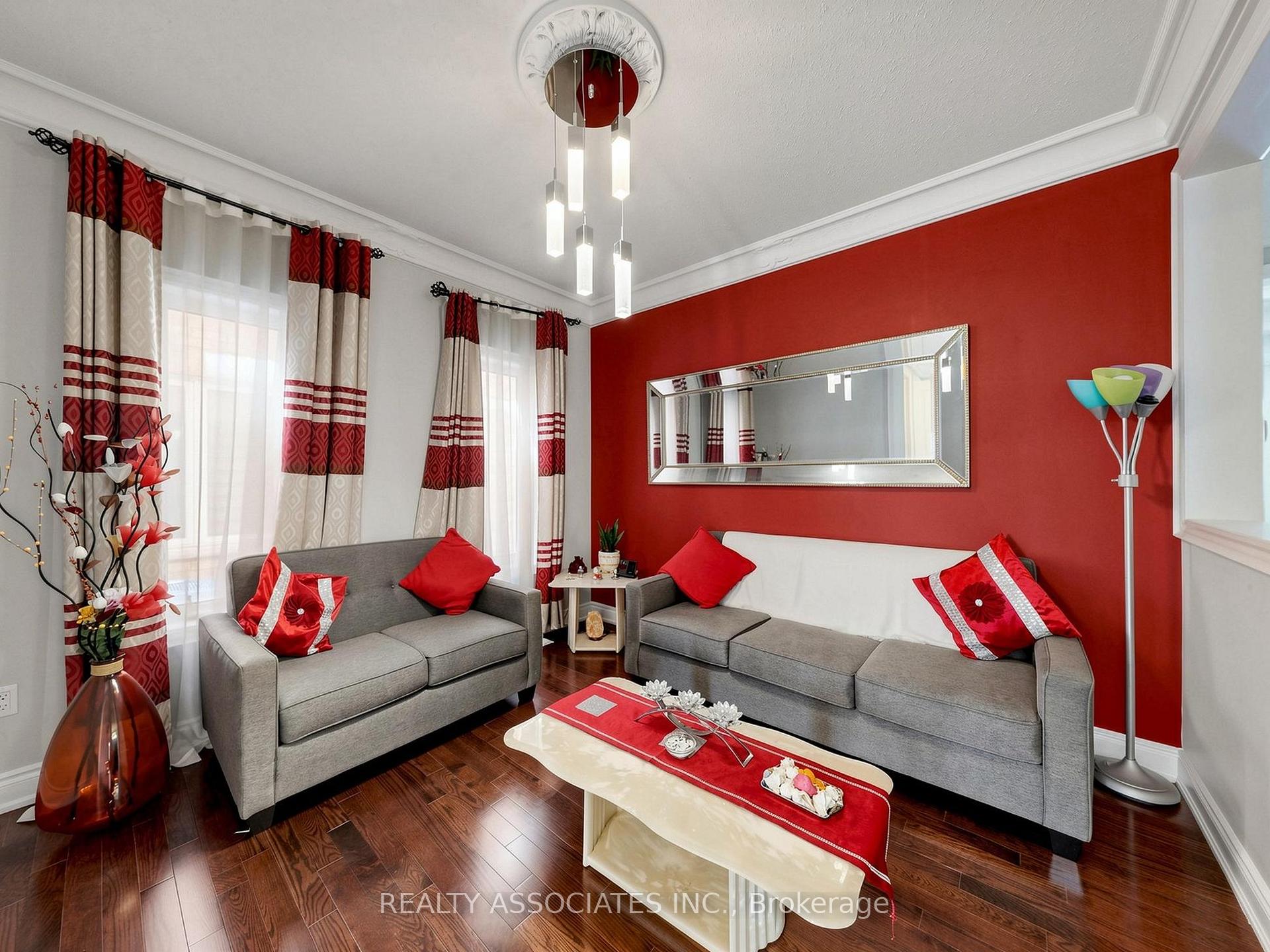 Photo 5 of 35 Godliman Road, Brampton, Credit Valley — HOMEH