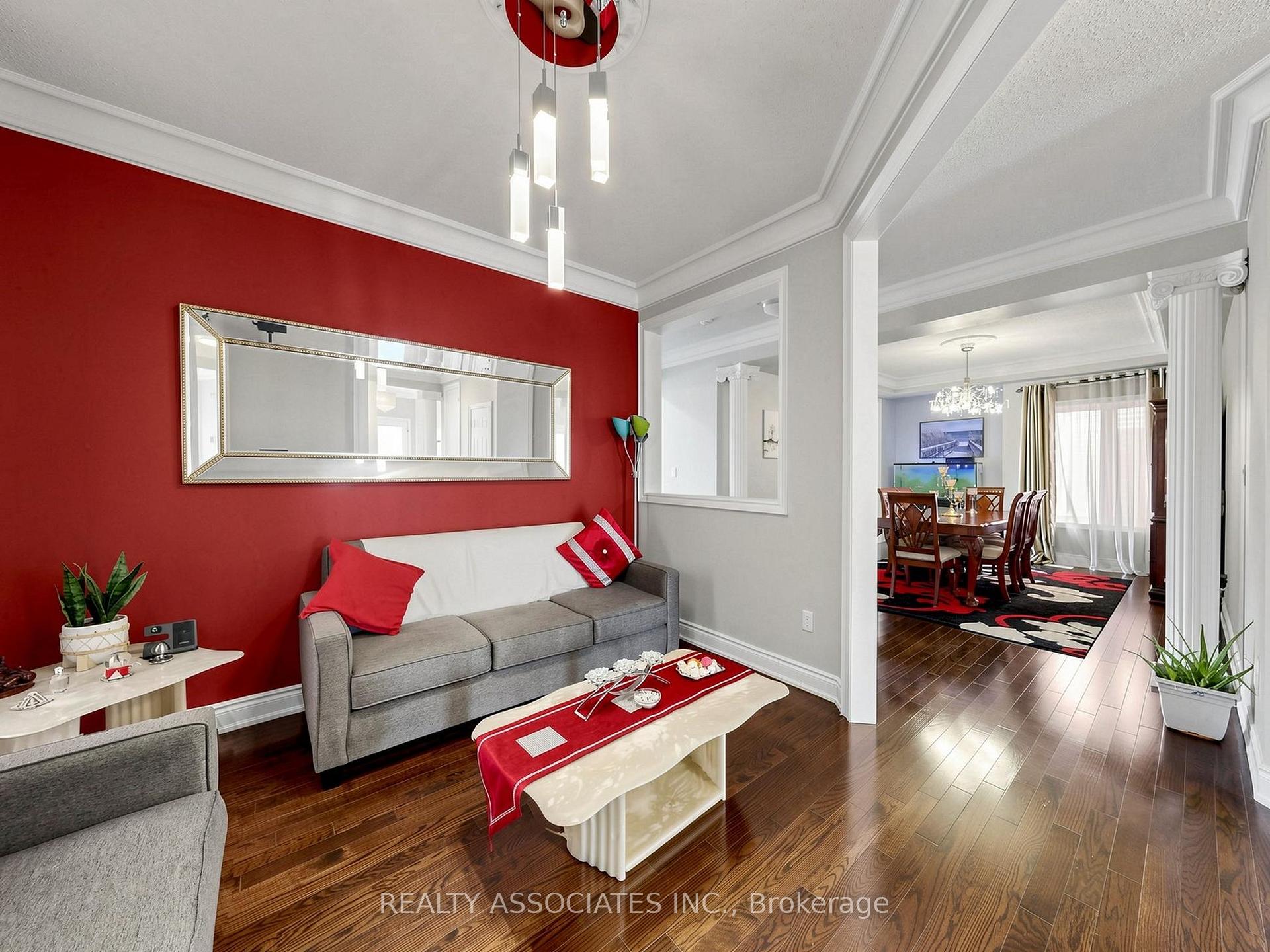 Photo 6 of 35 Godliman Road, Brampton, Credit Valley — HOMEH