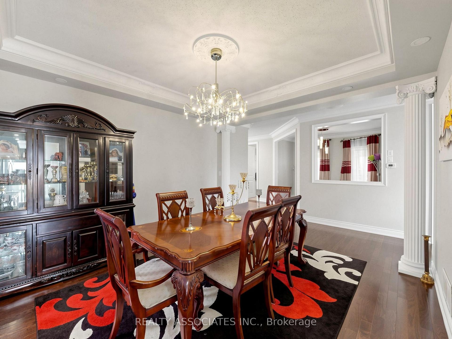 Photo 9 of 35 Godliman Road, Brampton, Credit Valley — HOMEH
