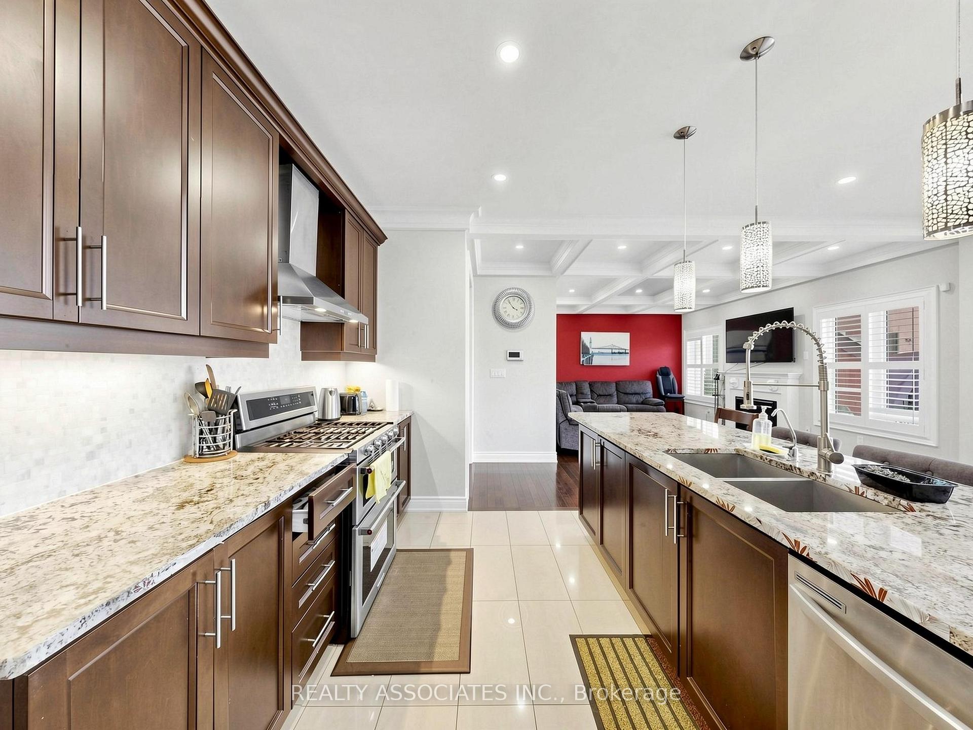 Photo 10 of 35 Godliman Road, Brampton, Credit Valley — HOMEH
