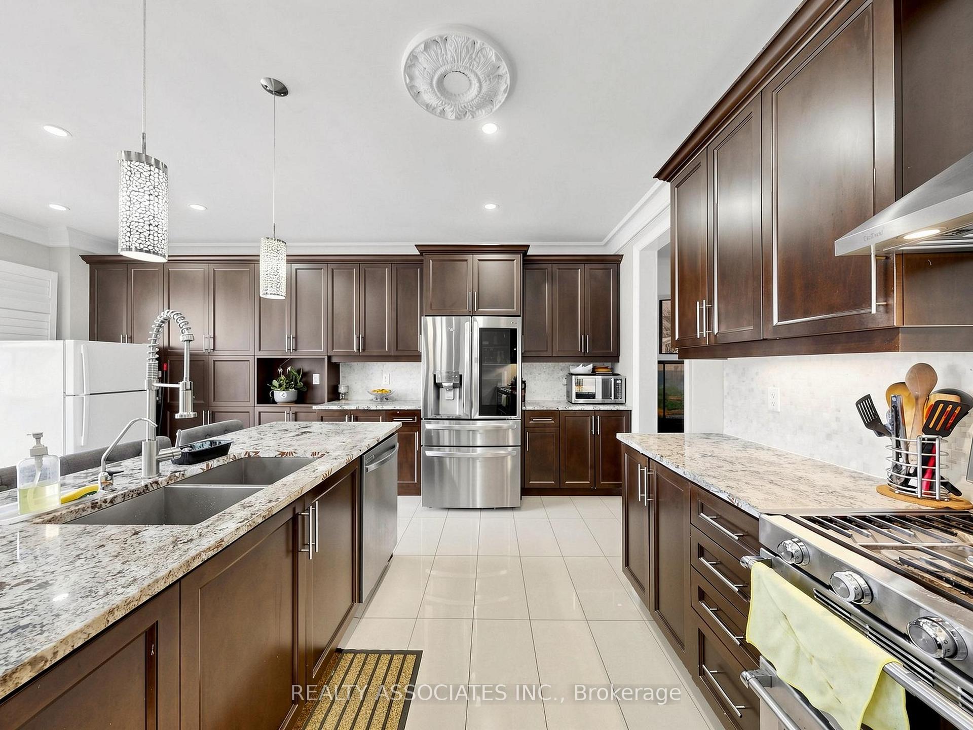 Photo 11 of 35 Godliman Road, Brampton, Credit Valley — HOMEH