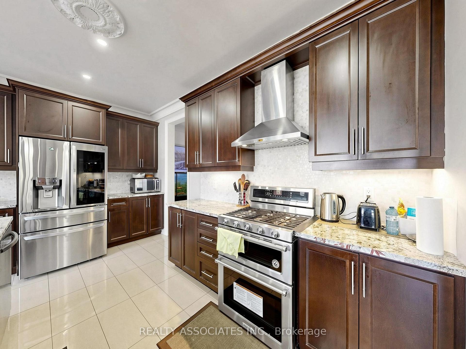 Photo 13 of 35 Godliman Road, Brampton, Credit Valley — HOMEH