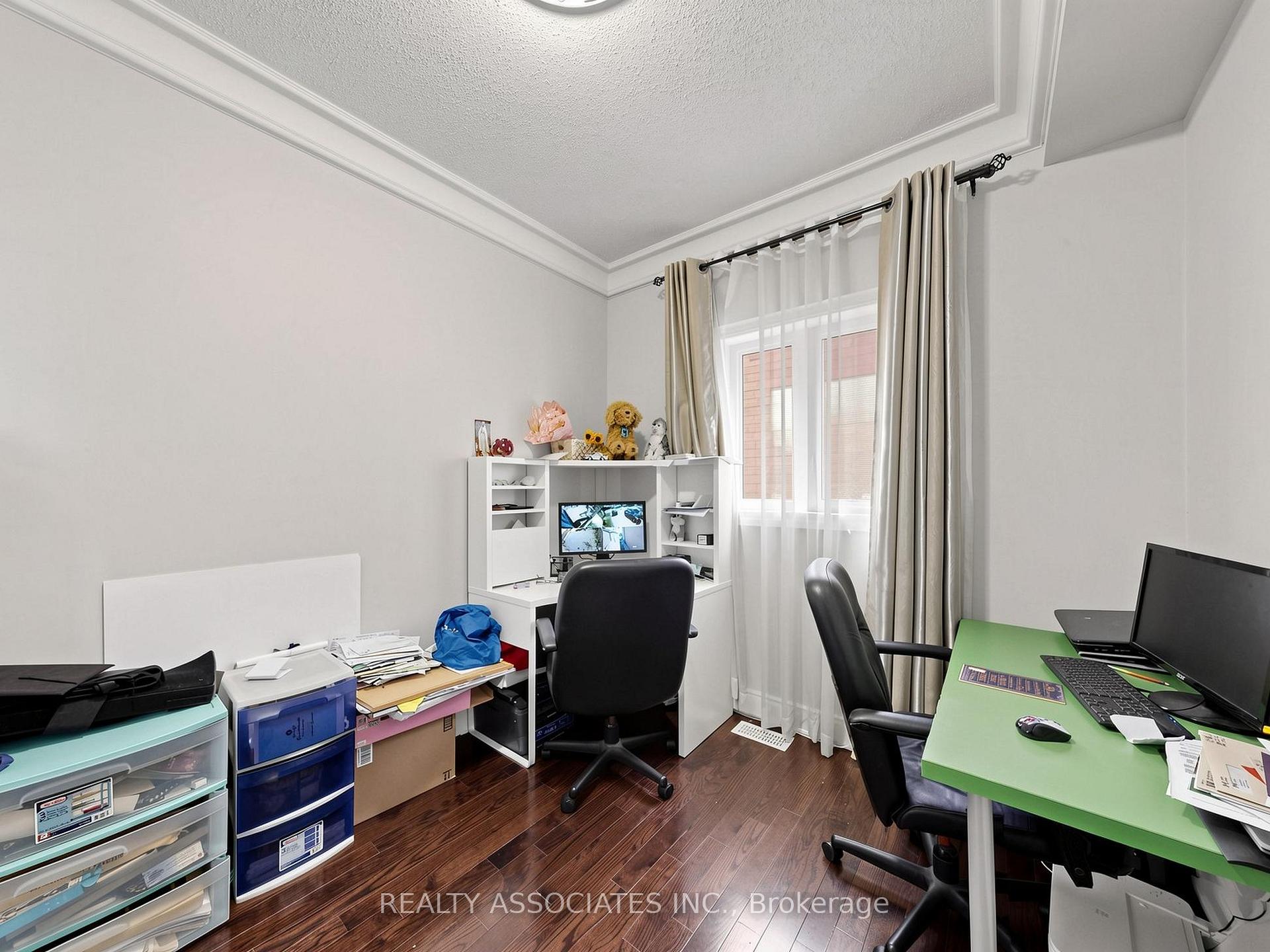 Photo 17 of 35 Godliman Road, Brampton, Credit Valley — HOMEH