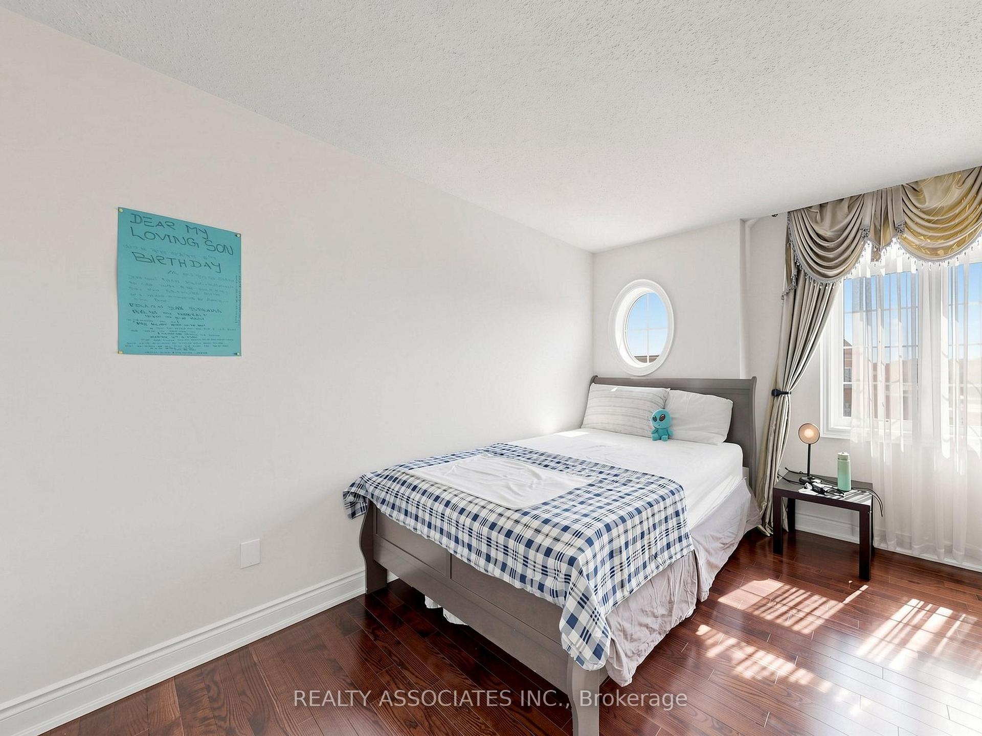 Photo 21 of 35 Godliman Road, Brampton, Credit Valley — HOMEH