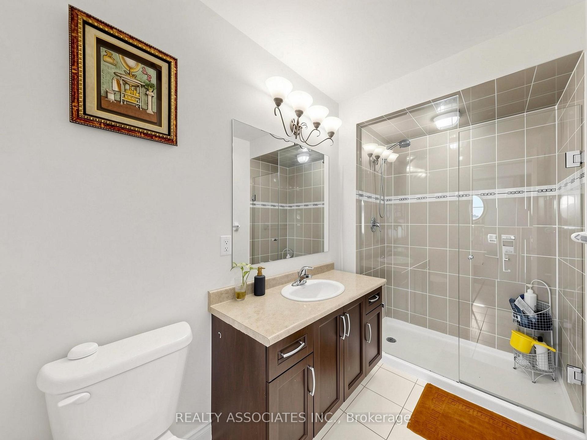 Photo 24 of 35 Godliman Road, Brampton, Credit Valley — HOMEH