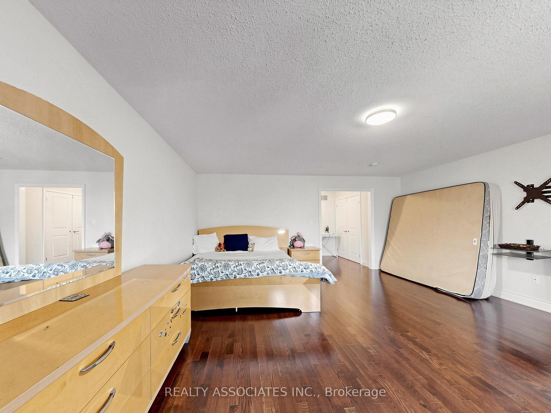 Photo 27 of 35 Godliman Road, Brampton, Credit Valley — HOMEH