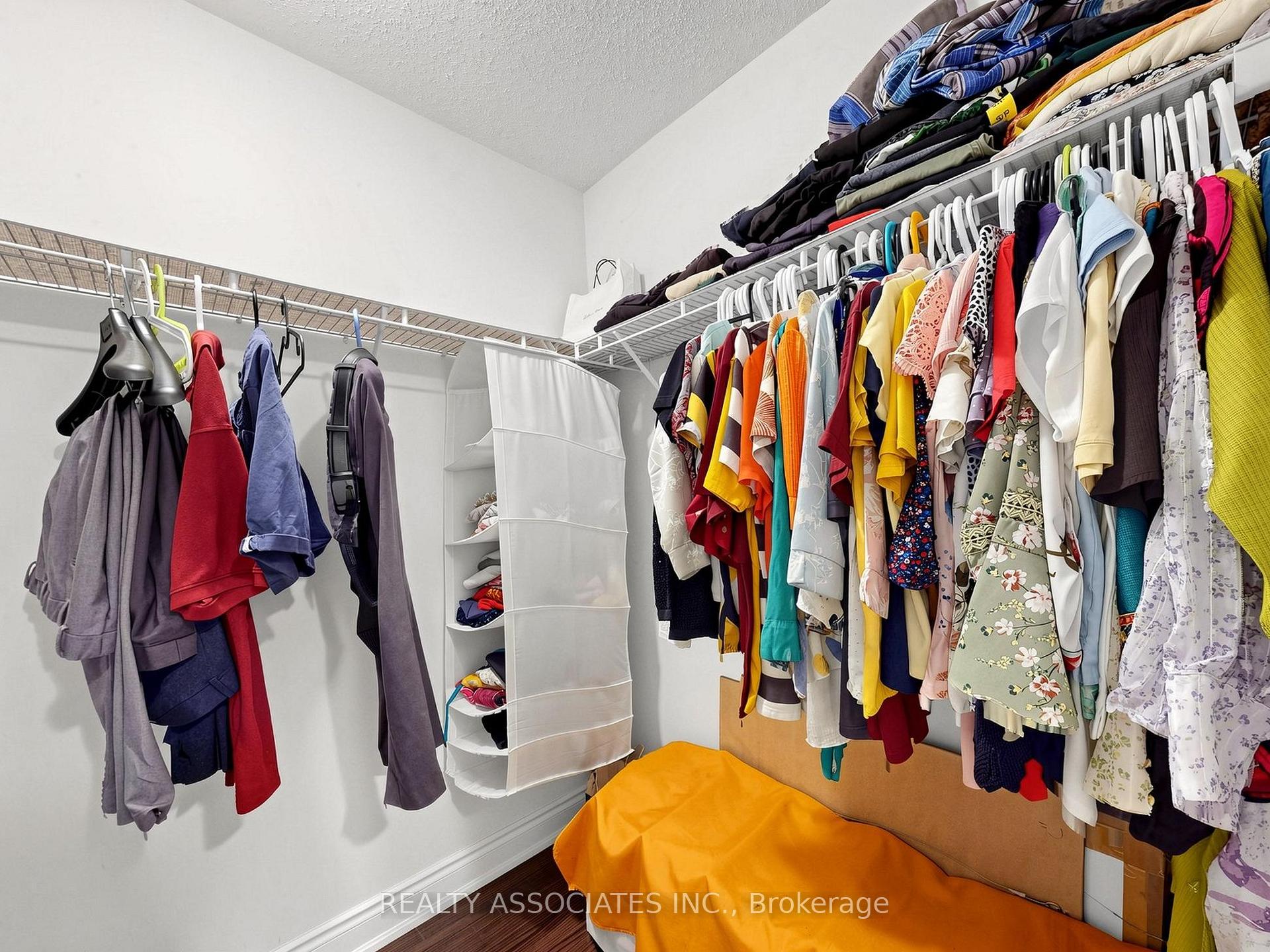 Photo 29 of 35 Godliman Road, Brampton, Credit Valley — HOMEH