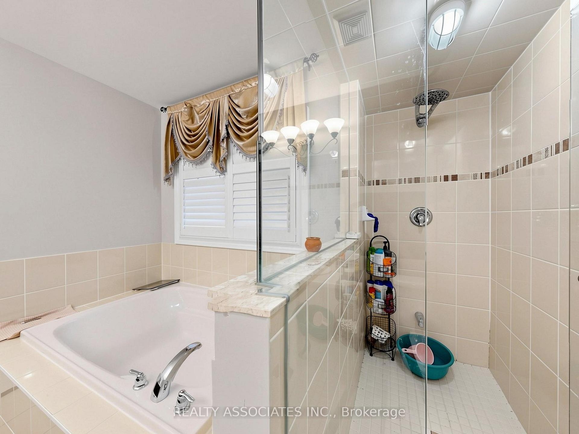 Photo 30 of 35 Godliman Road, Brampton, Credit Valley — HOMEH