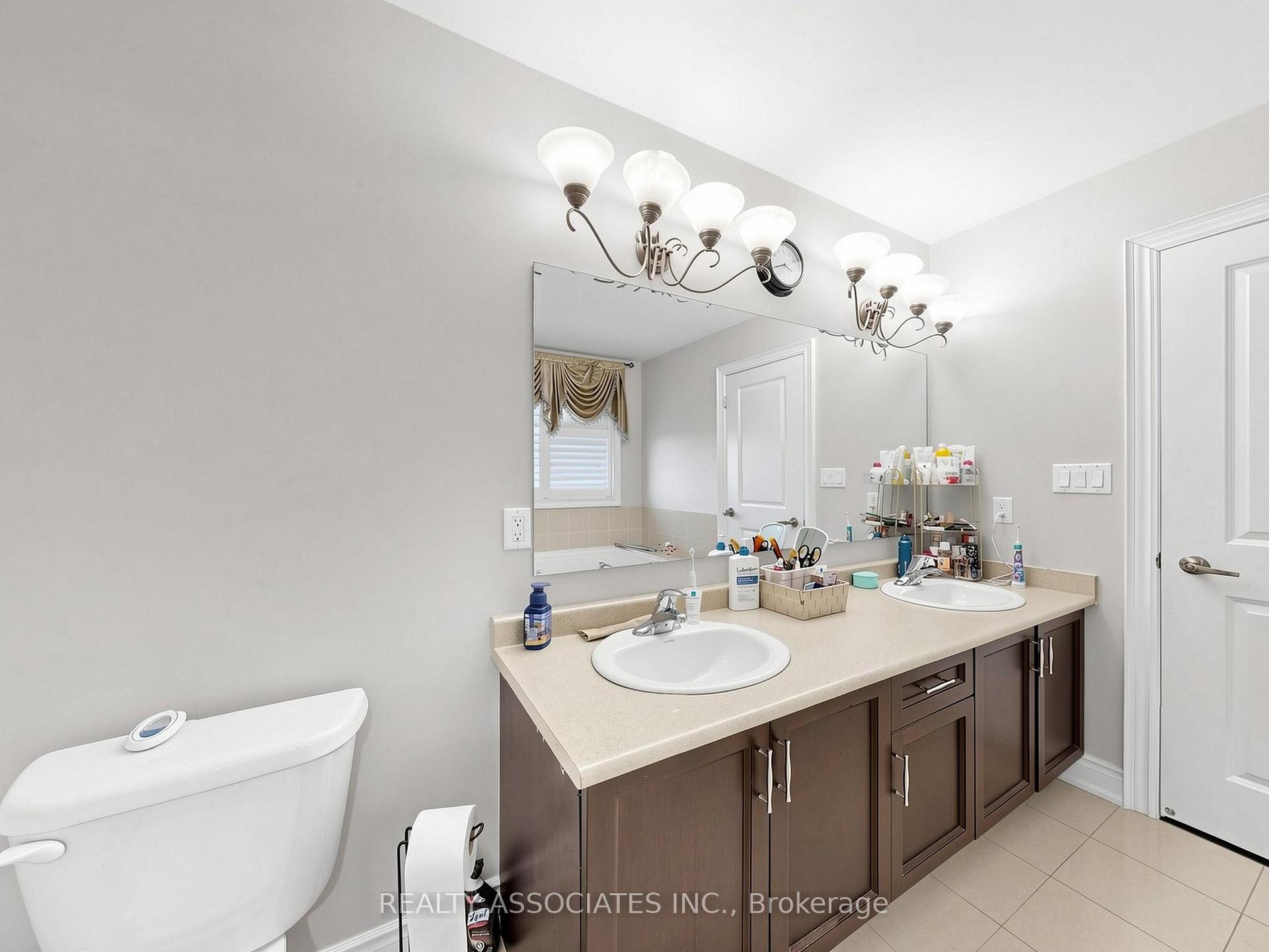 Photo 31 of 35 Godliman Road, Brampton, Credit Valley — HOMEH