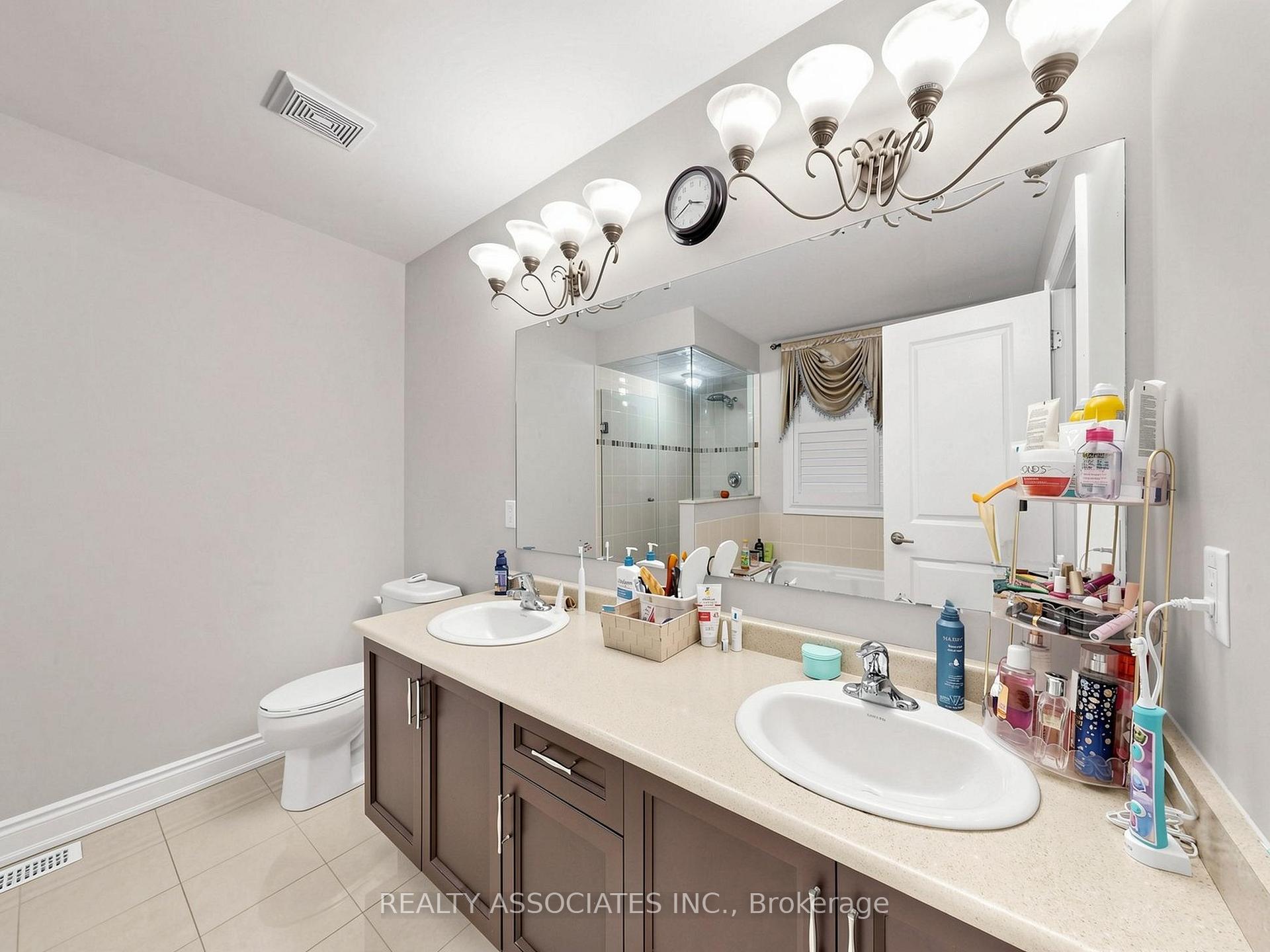 Photo 32 of 35 Godliman Road, Brampton, Credit Valley — HOMEH