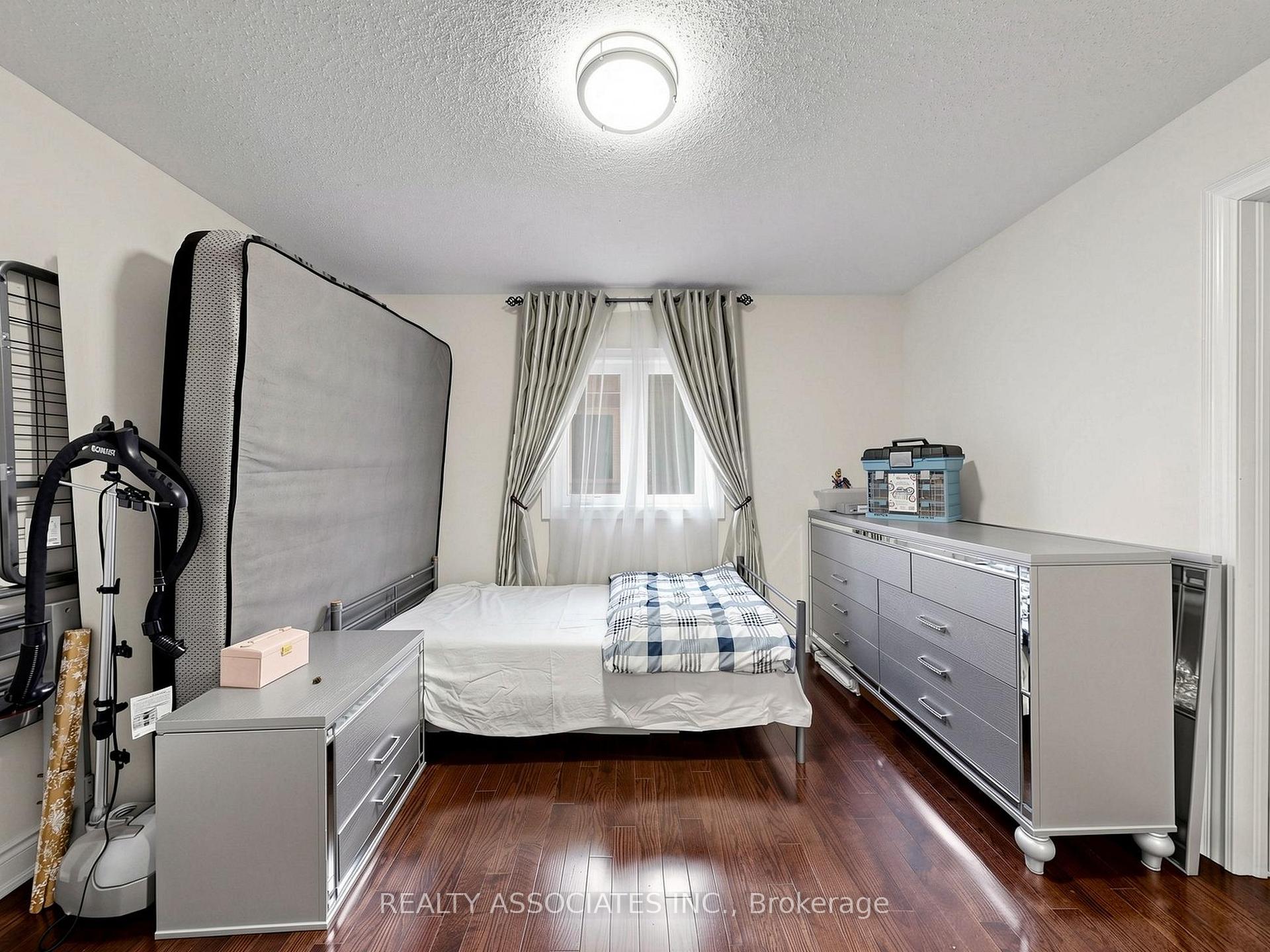 Photo 34 of 35 Godliman Road, Brampton, Credit Valley — HOMEH