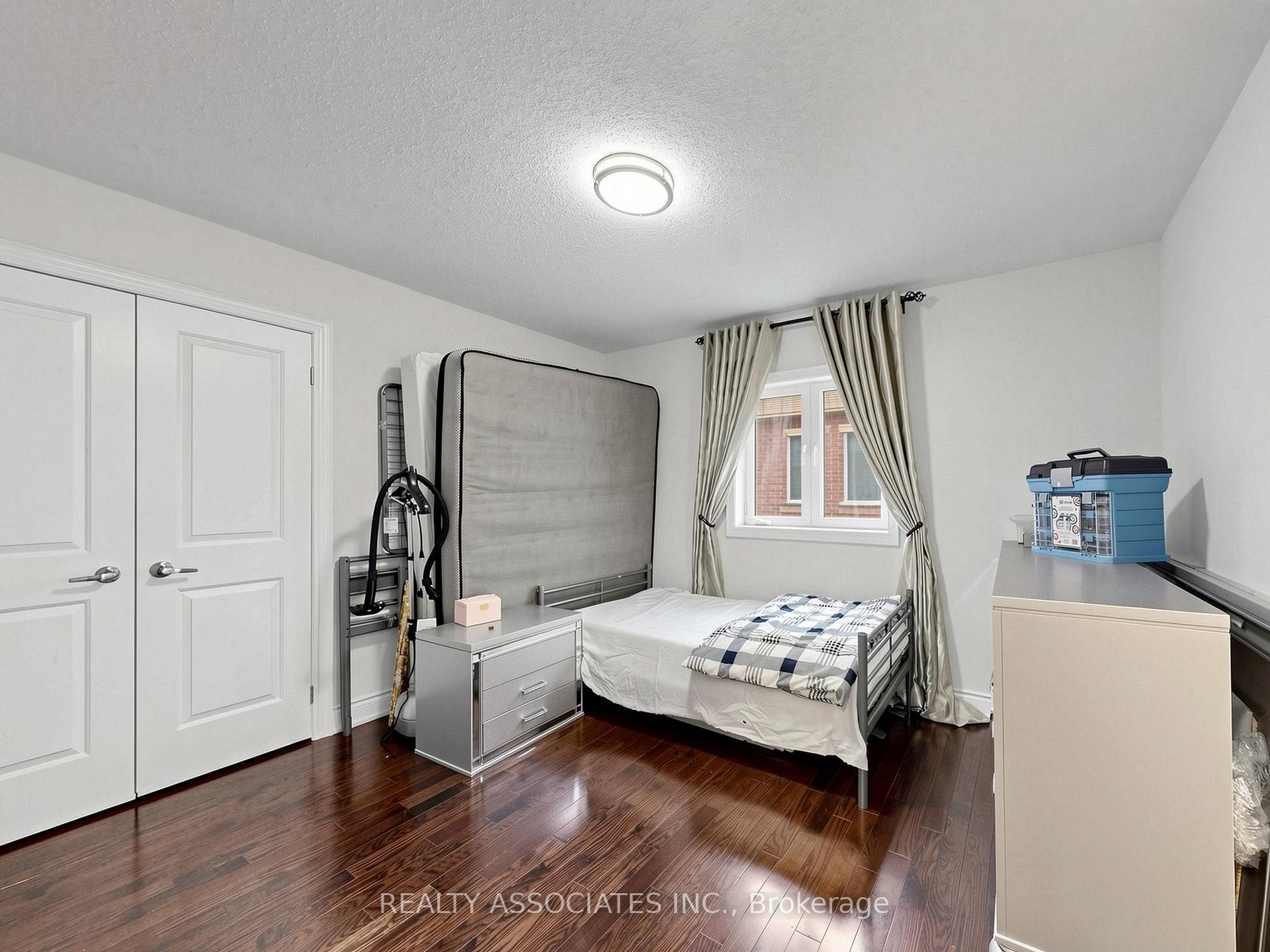 Photo 35 of 35 Godliman Road, Brampton, Credit Valley — HOMEH