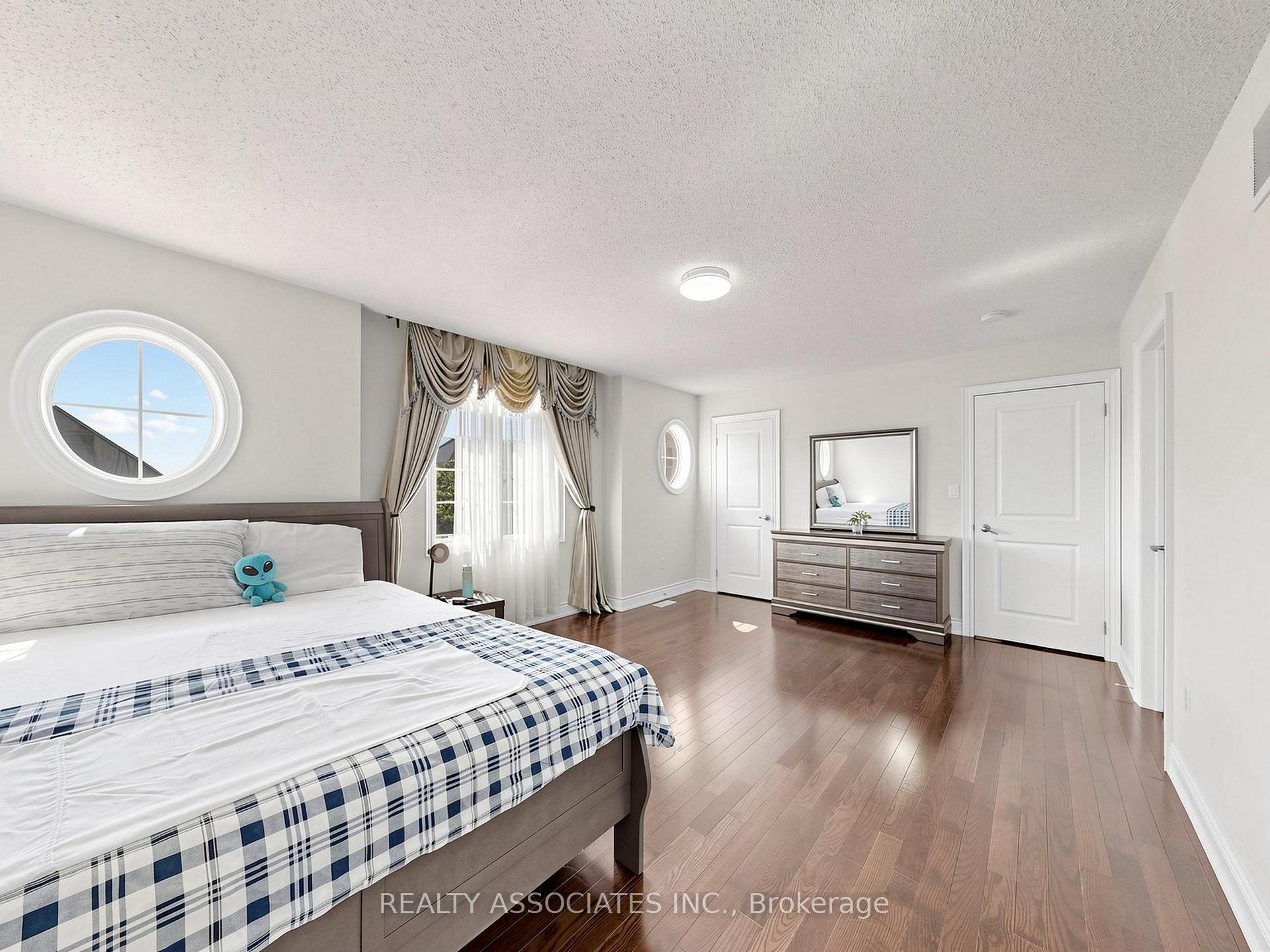 Photo 36 of 35 Godliman Road, Brampton, Credit Valley — HOMEH