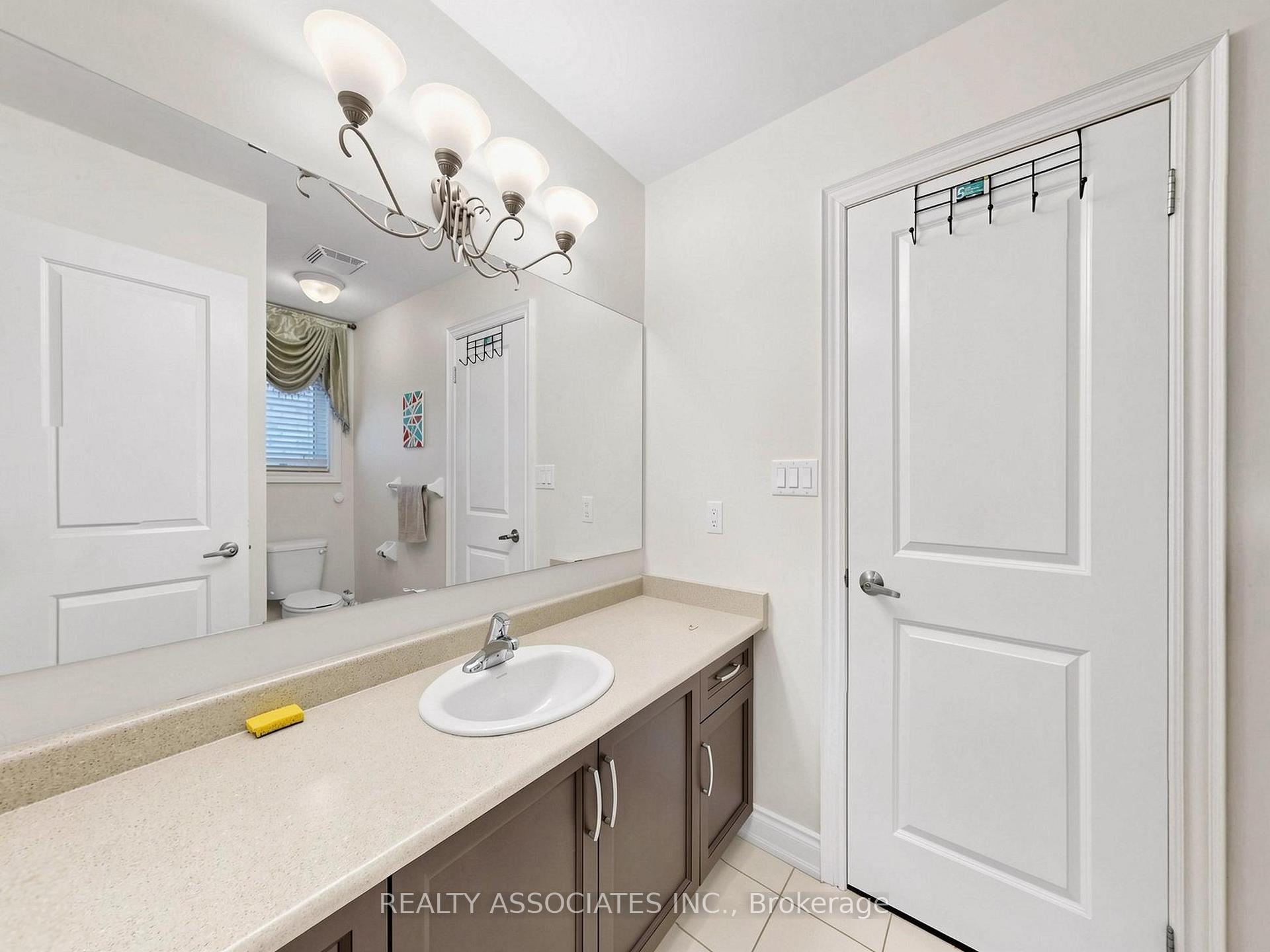 Photo 38 of 35 Godliman Road, Brampton, Credit Valley — HOMEH