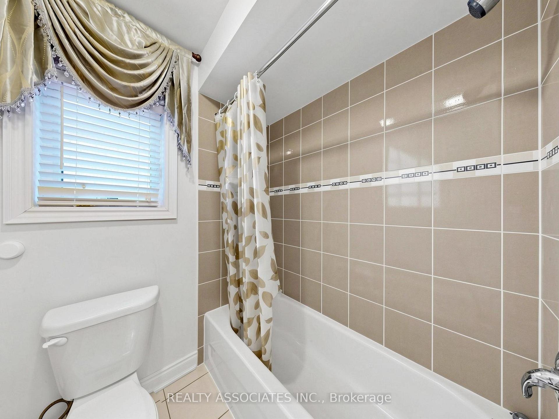 Photo 39 of 35 Godliman Road, Brampton, Credit Valley — HOMEH
