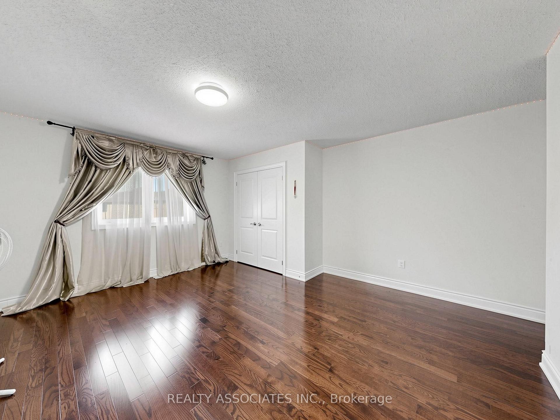 Photo 40 of 35 Godliman Road, Brampton, Credit Valley — HOMEH