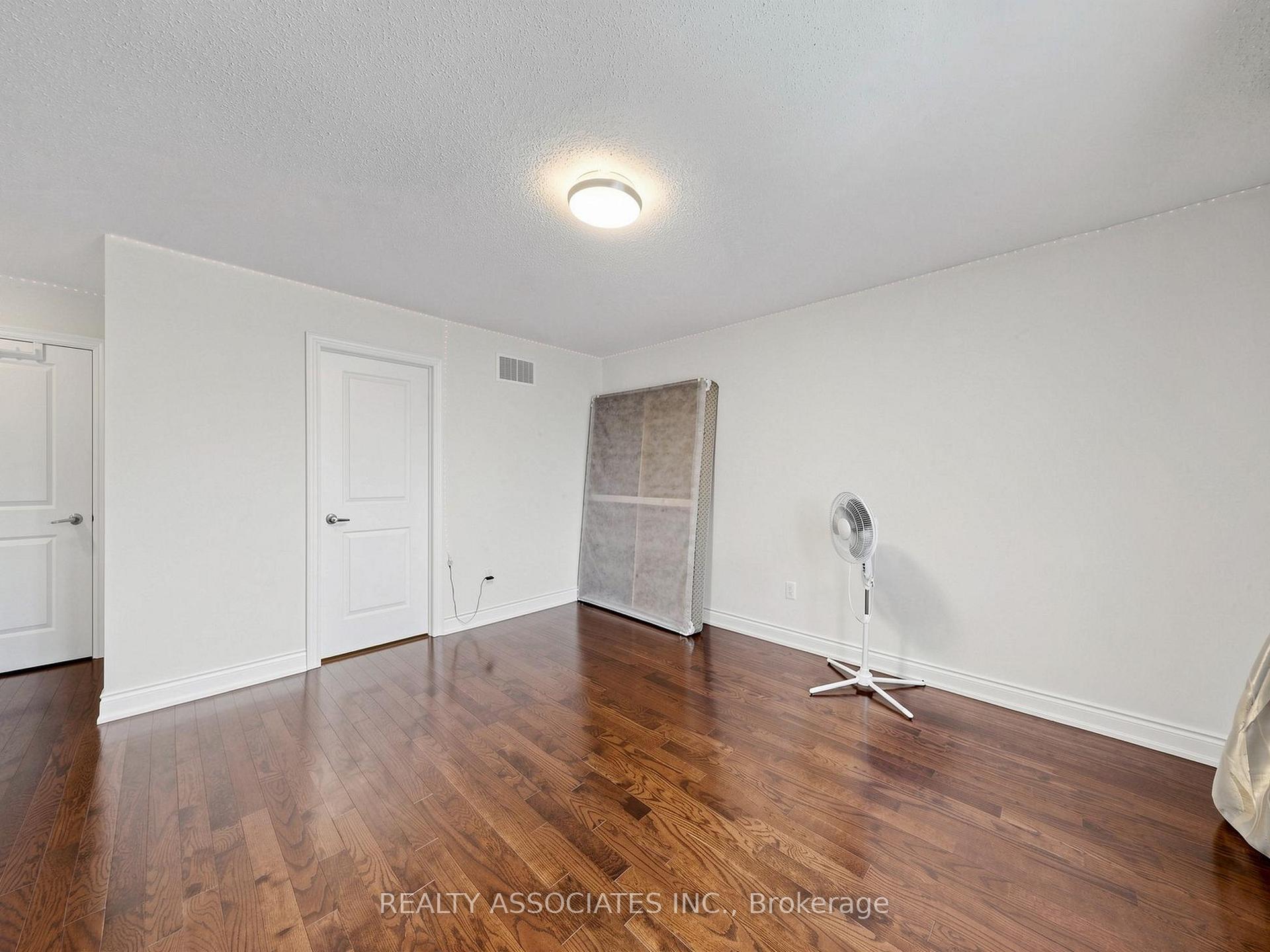 Photo 41 of 35 Godliman Road, Brampton, Credit Valley — HOMEH