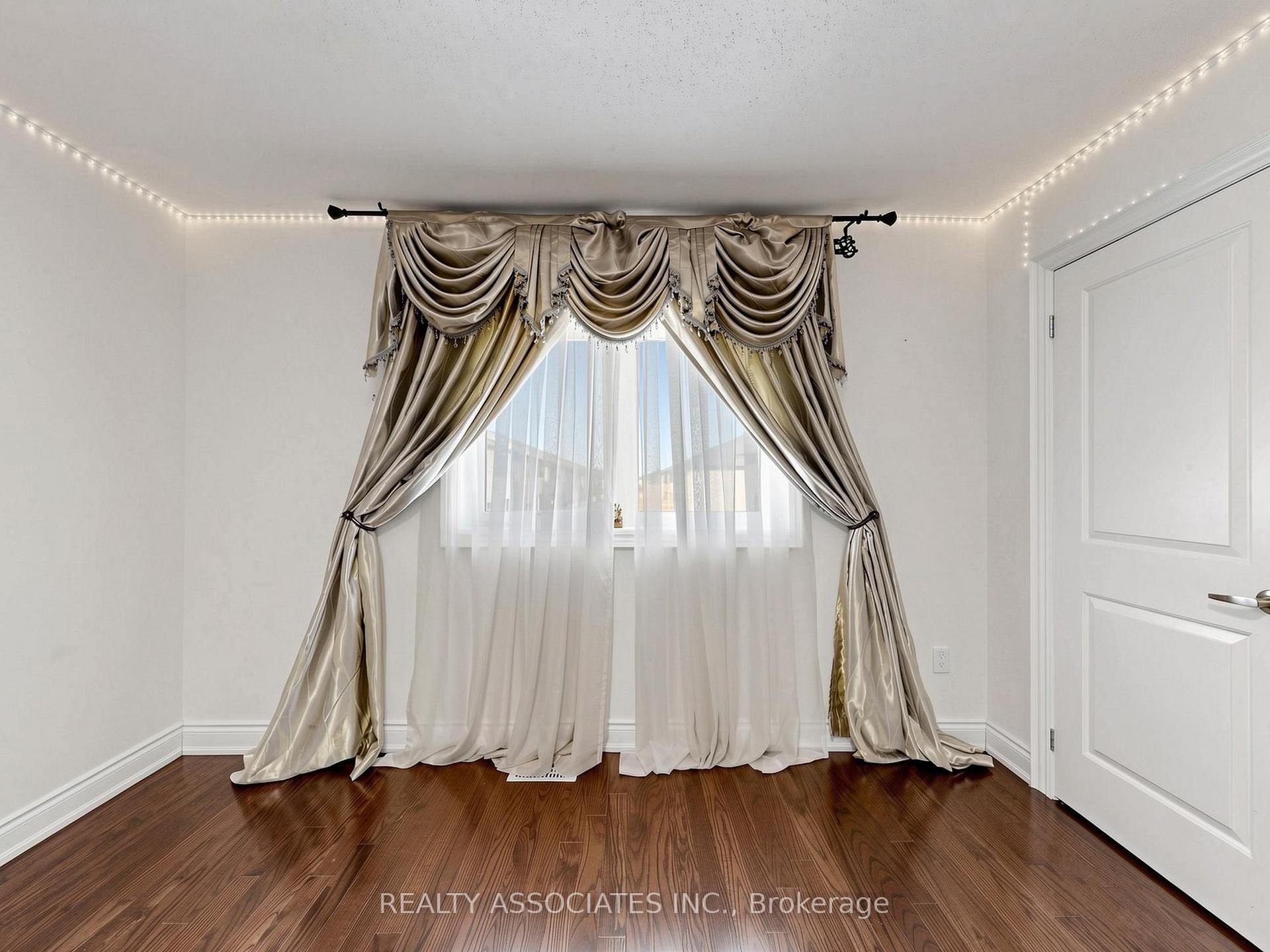Photo 42 of 35 Godliman Road, Brampton, Credit Valley — HOMEH
