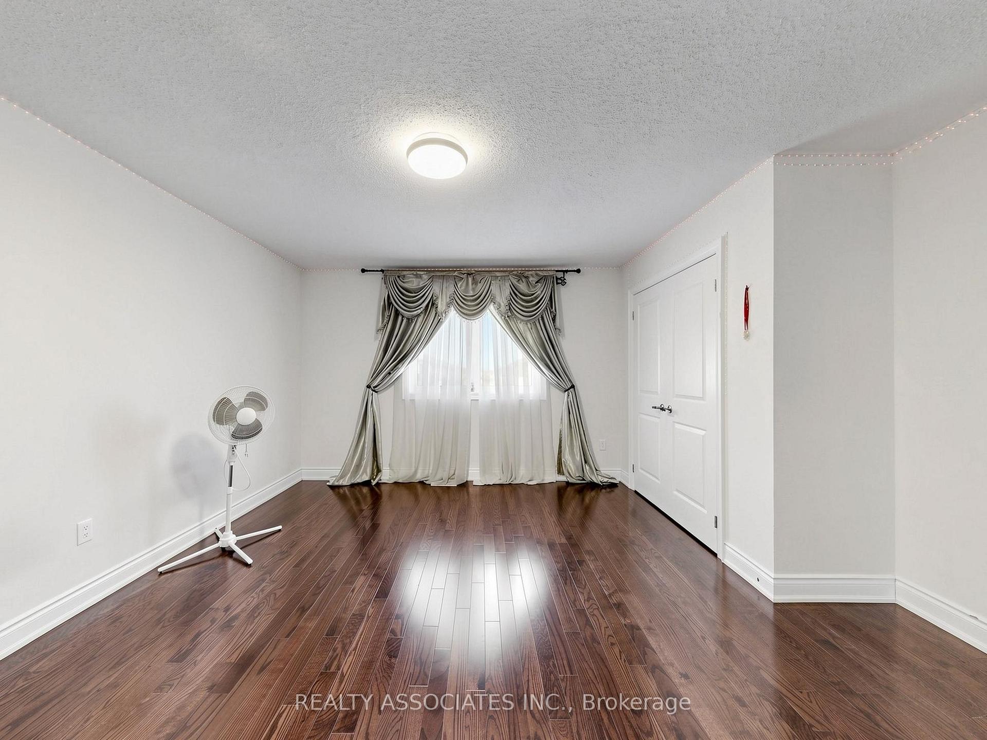 Photo 43 of 35 Godliman Road, Brampton, Credit Valley — HOMEH