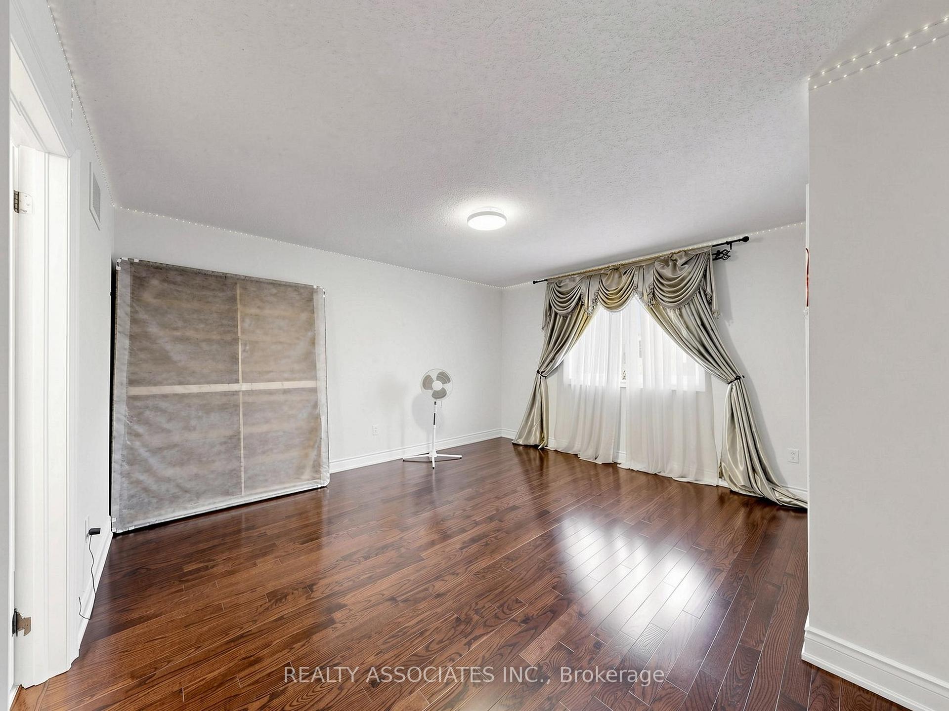 Photo 44 of 35 Godliman Road, Brampton, Credit Valley — HOMEH