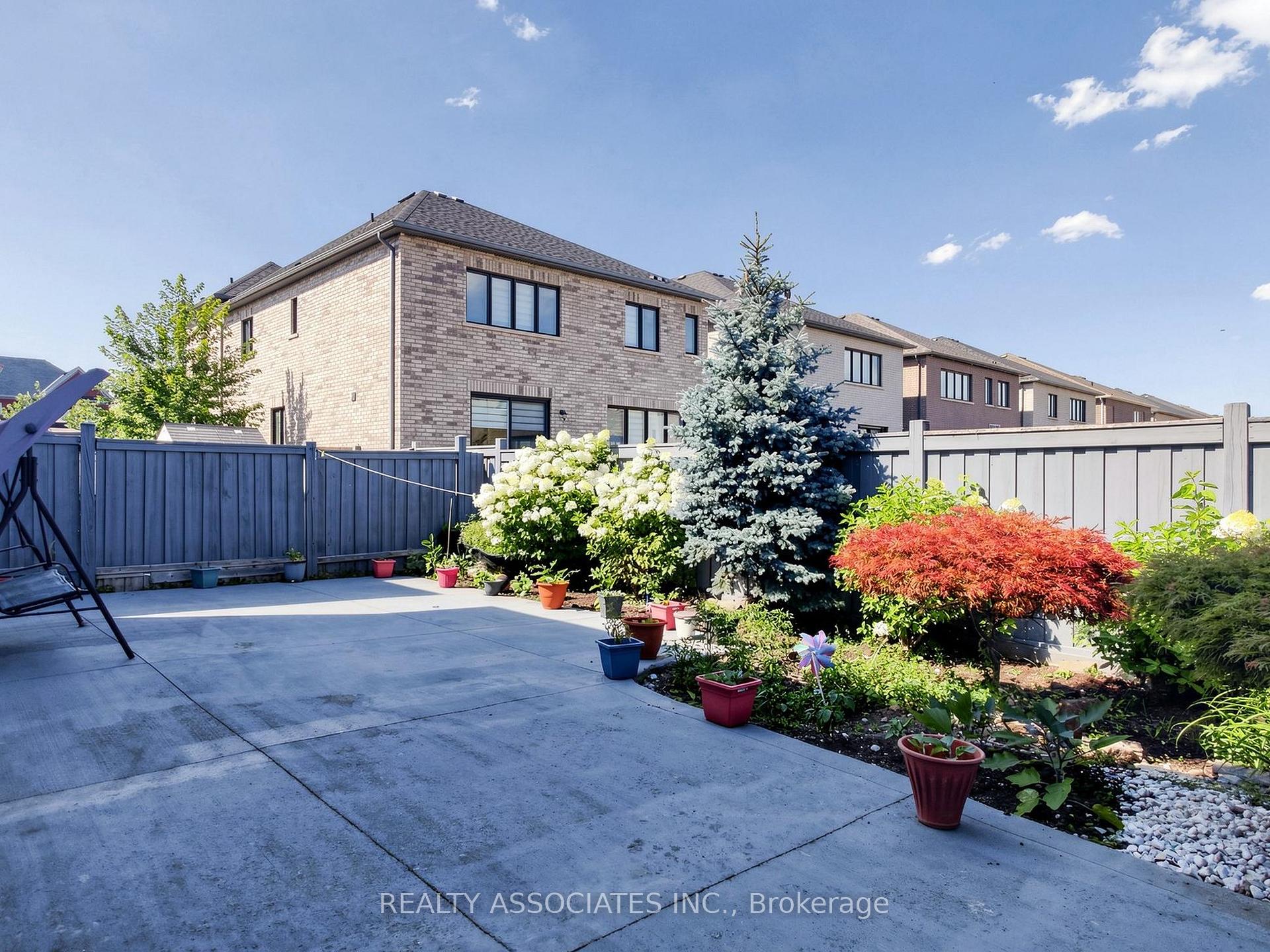 Photo 48 of 35 Godliman Road, Brampton, Credit Valley — HOMEH