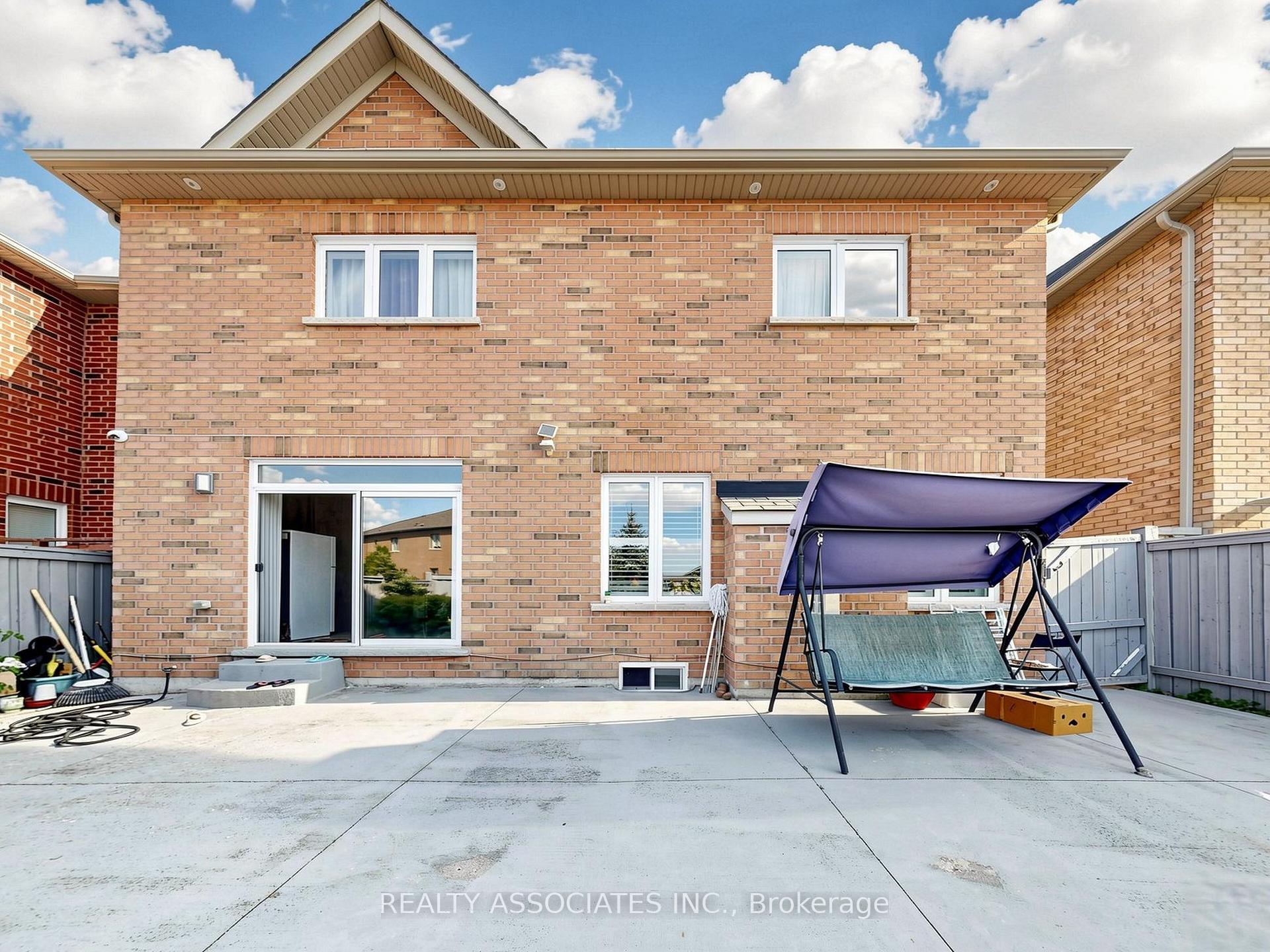 Photo 49 of 35 Godliman Road, Brampton, Credit Valley — HOMEH