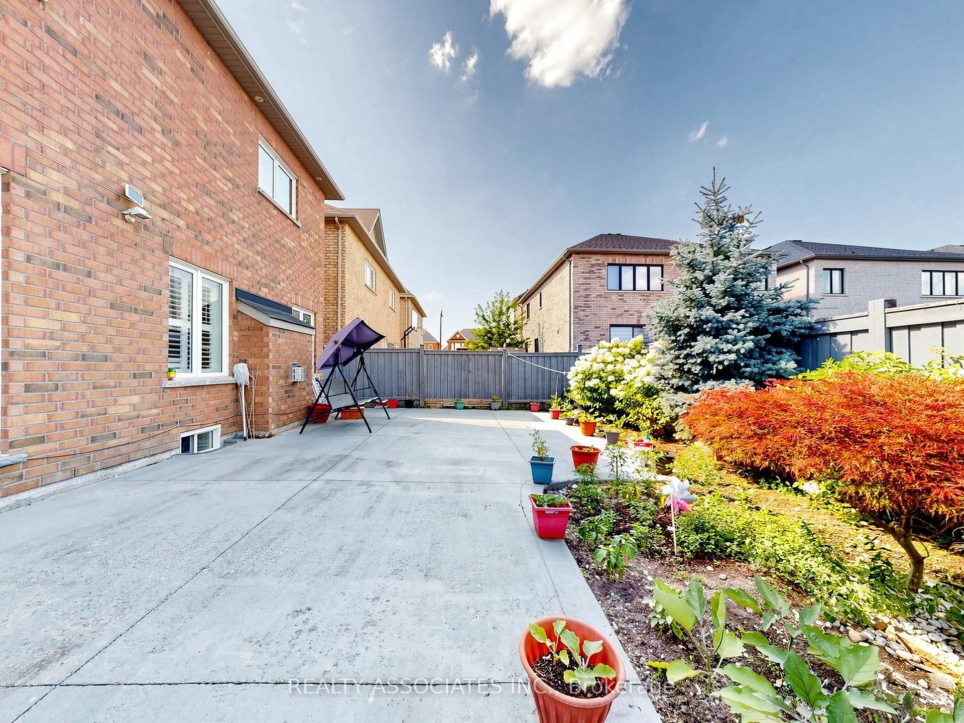 Photo 50 of 35 Godliman Road, Brampton, Credit Valley — HOMEH