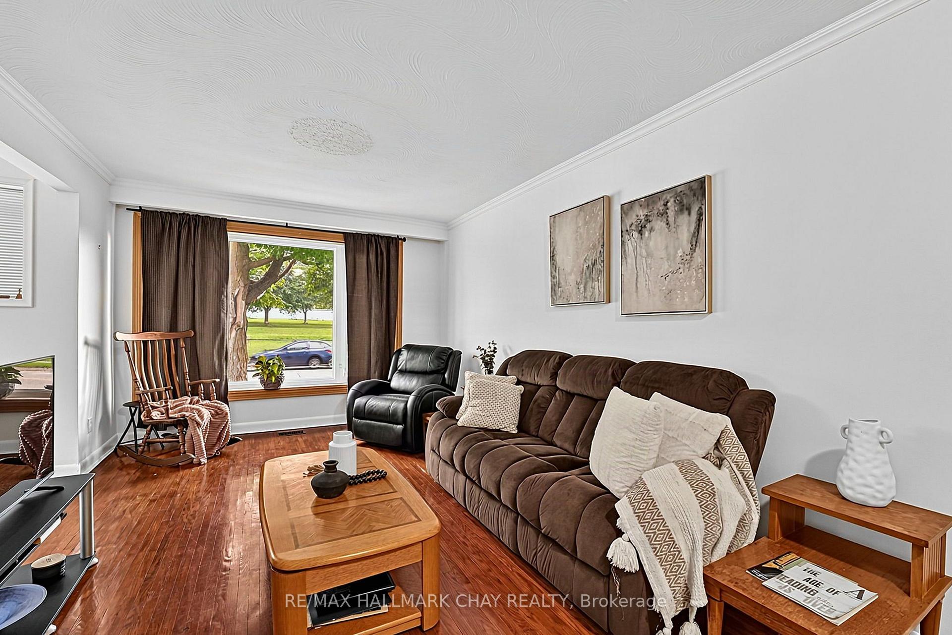 Photo 3 of 84 Longford Drive, Newmarket, Bristol-London — HOMEH