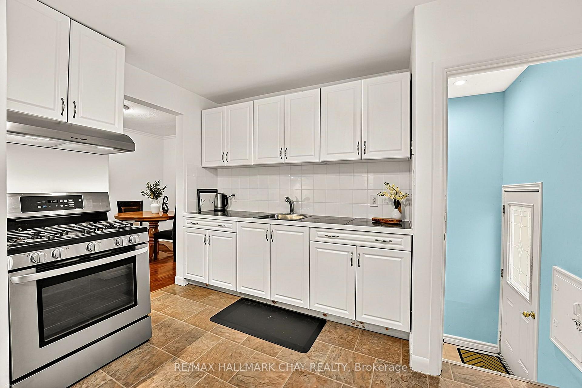 Photo 7 of 84 Longford Drive, Newmarket, Bristol-London — HOMEH