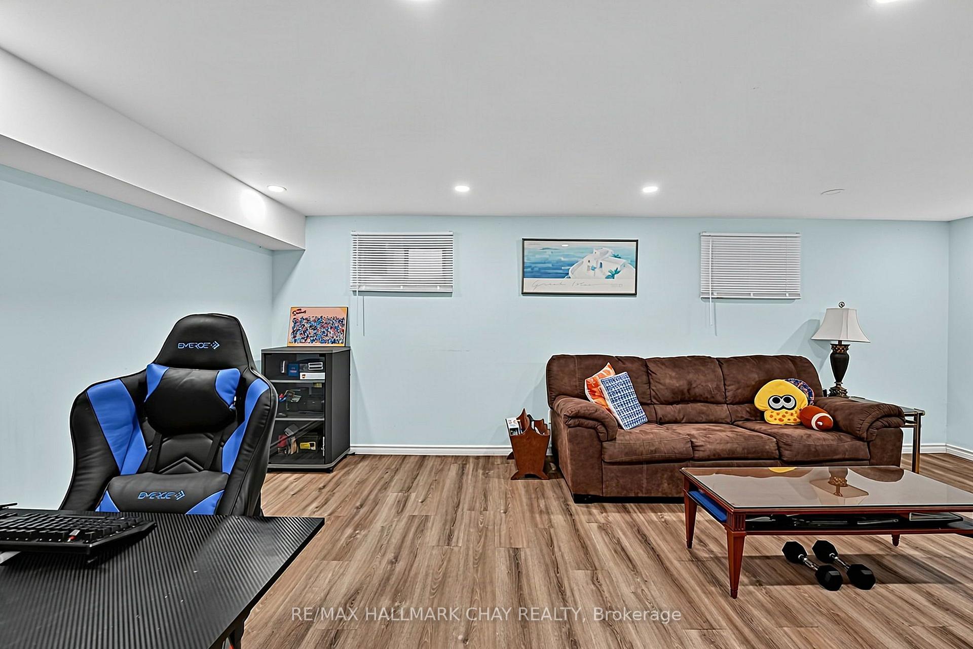 Photo 14 of 84 Longford Drive, Newmarket, Bristol-London — HOMEH