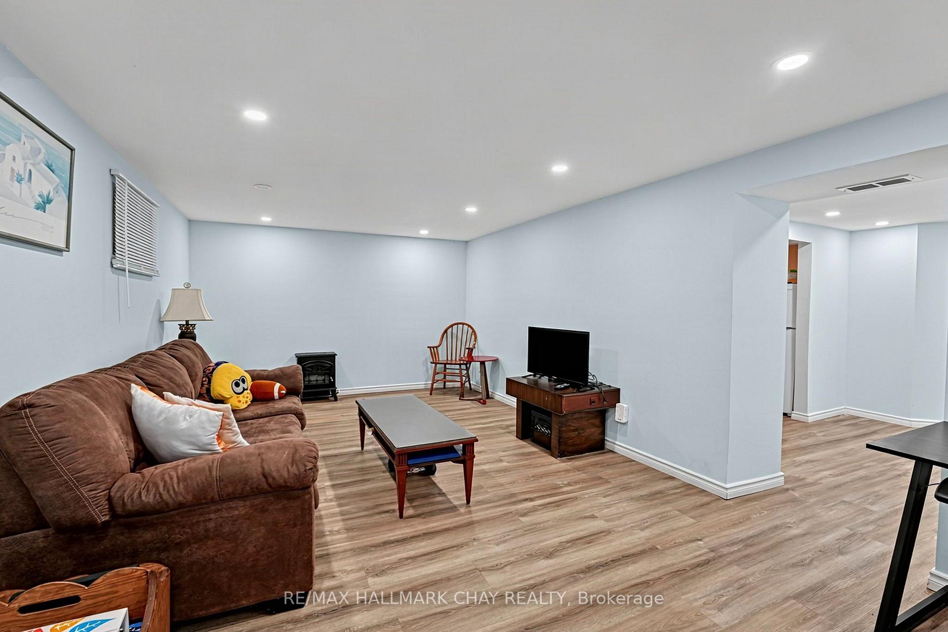 Photo 15 of 84 Longford Drive, Newmarket, Bristol-London — HOMEH