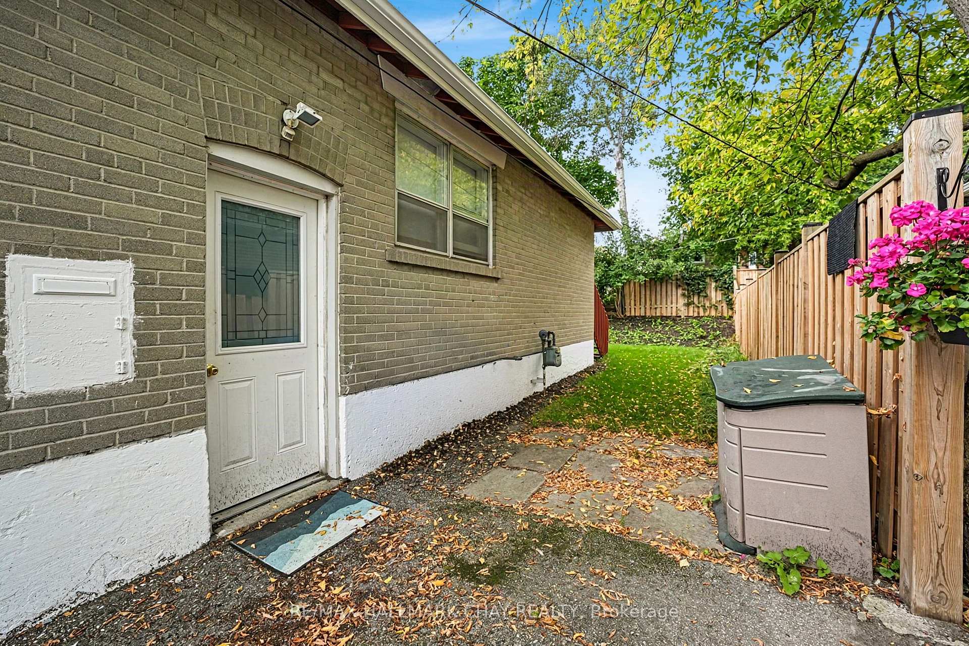 Photo 20 of 84 Longford Drive, Newmarket, Bristol-London — HOMEH