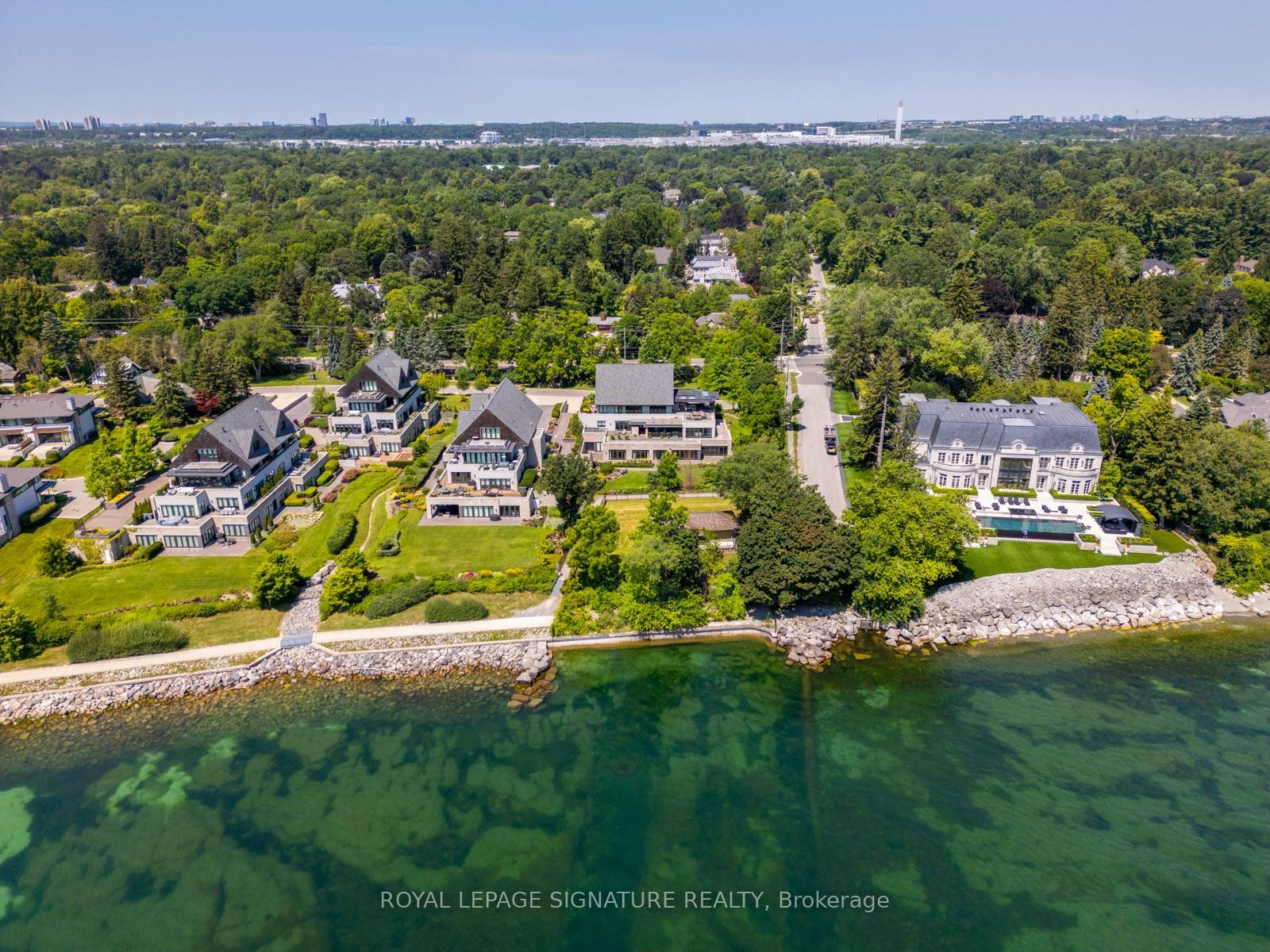Photo 4 of Unit 30, 10 Maple Grove Drive, Oakville, Morrison — HOMEH