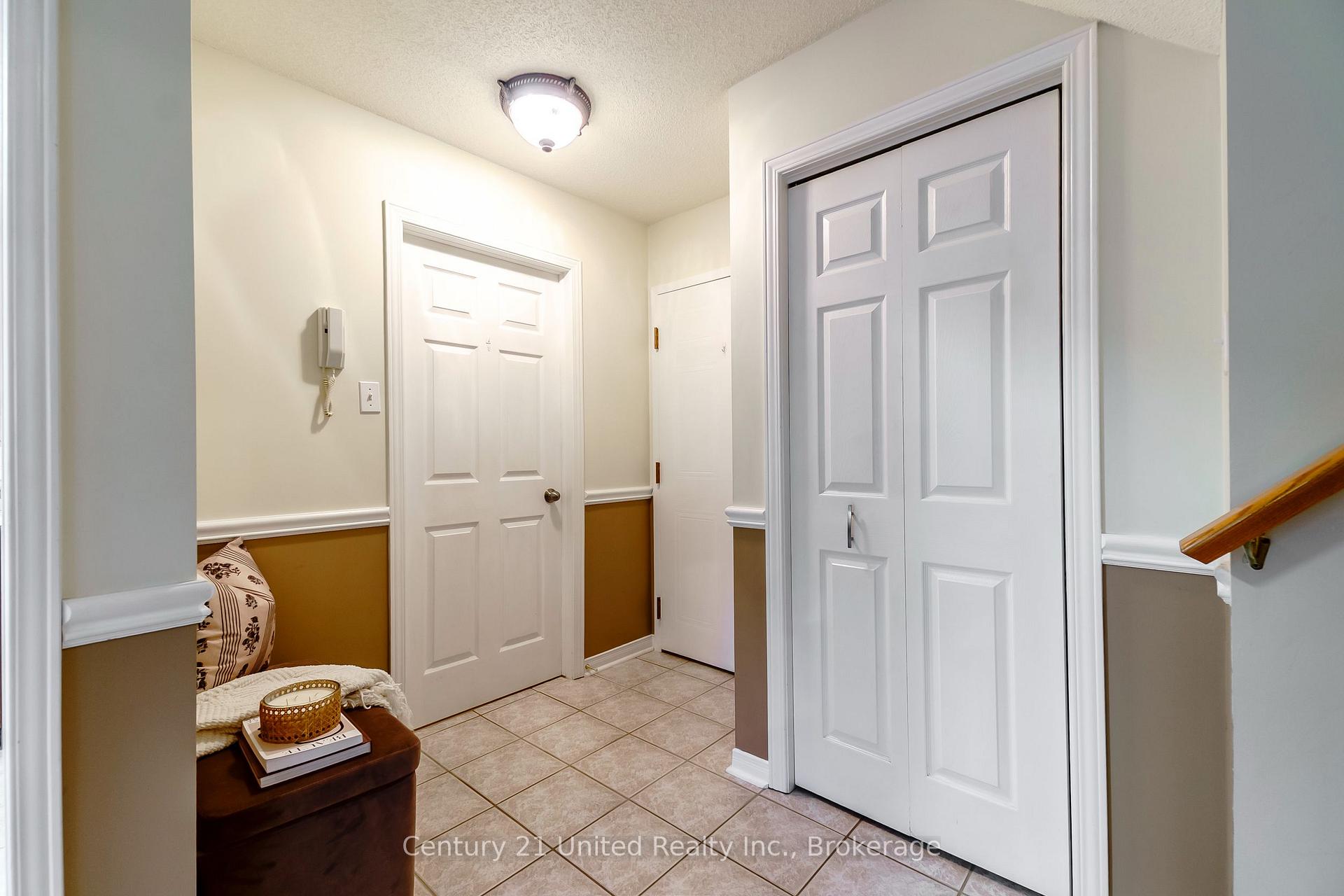 Photo 5 of Unit 15, 36 Champlain Crescent, Peterborough, Northcrest Ward 5 — HOMEH
