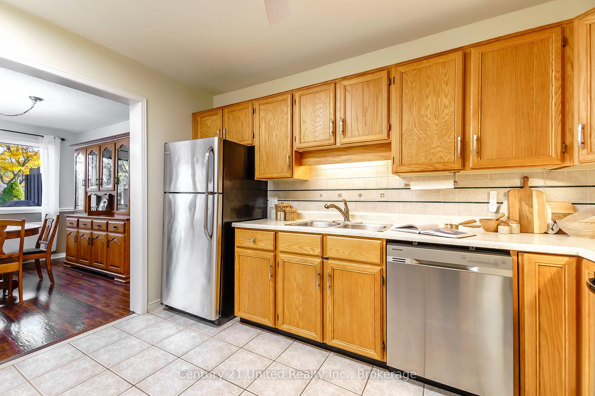 Photo 35 of Unit 15, 36 Champlain Crescent, Peterborough, Northcrest Ward 5 — HOMEH